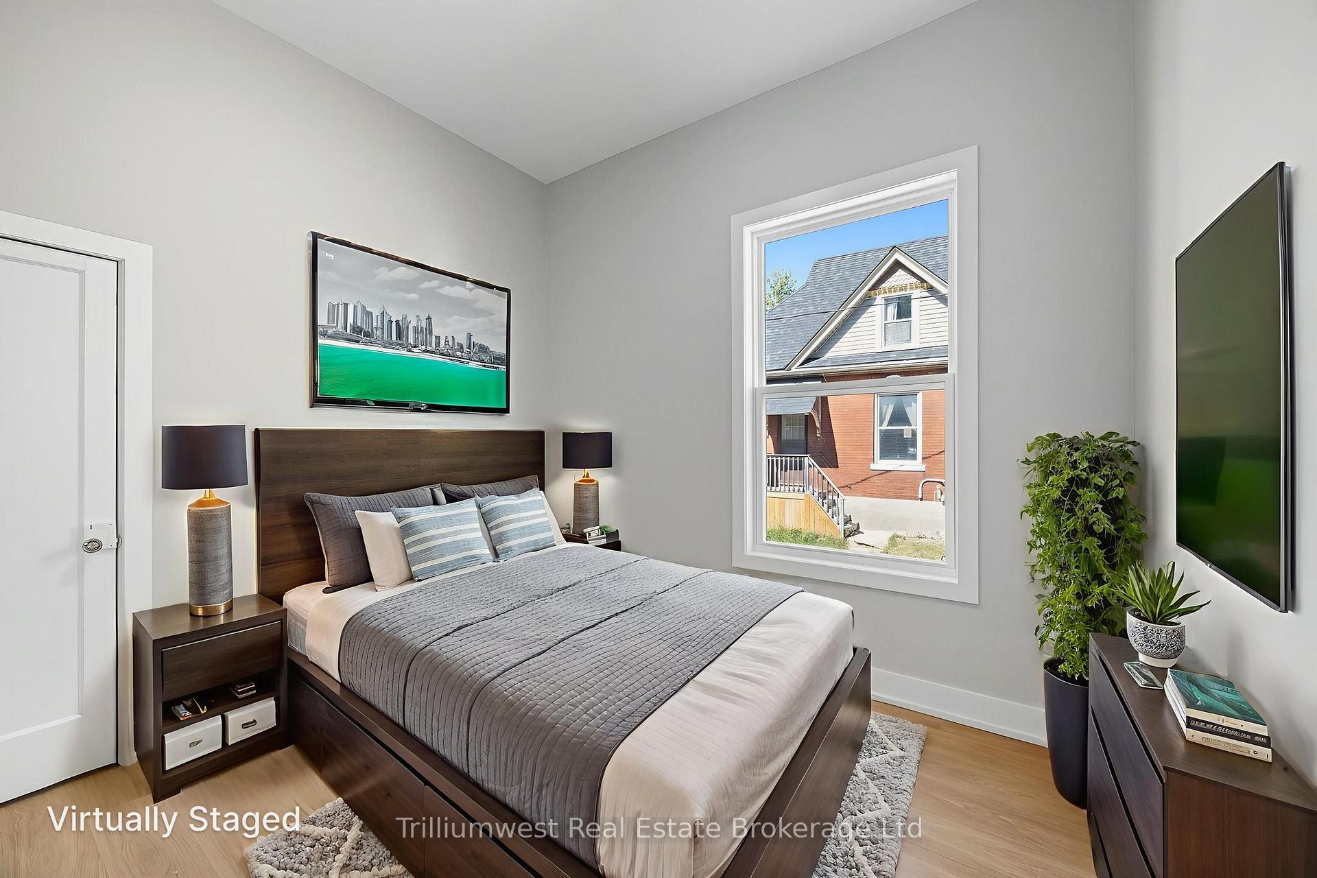Photo 17 of 60 1/2 St Catharine Street, St. Thomas — HOMEH