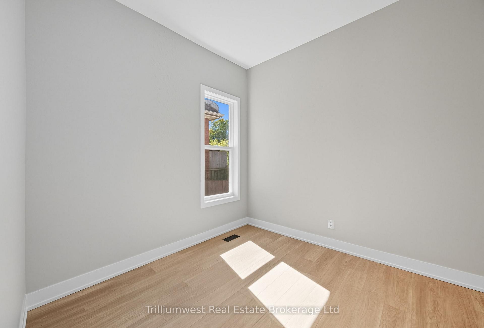 Photo 19 of 60 1/2 St Catharine Street, St. Thomas — HOMEH