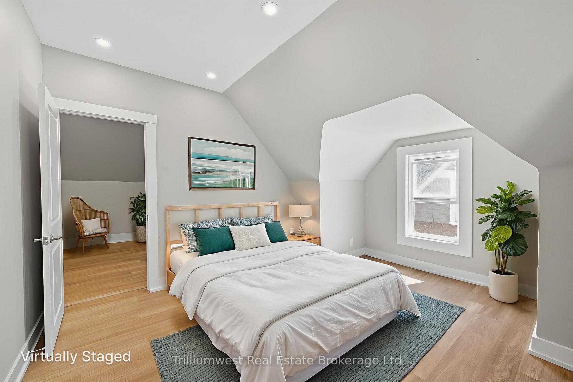 Photo 23 of 60 1/2 St Catharine Street, St. Thomas — HOMEH