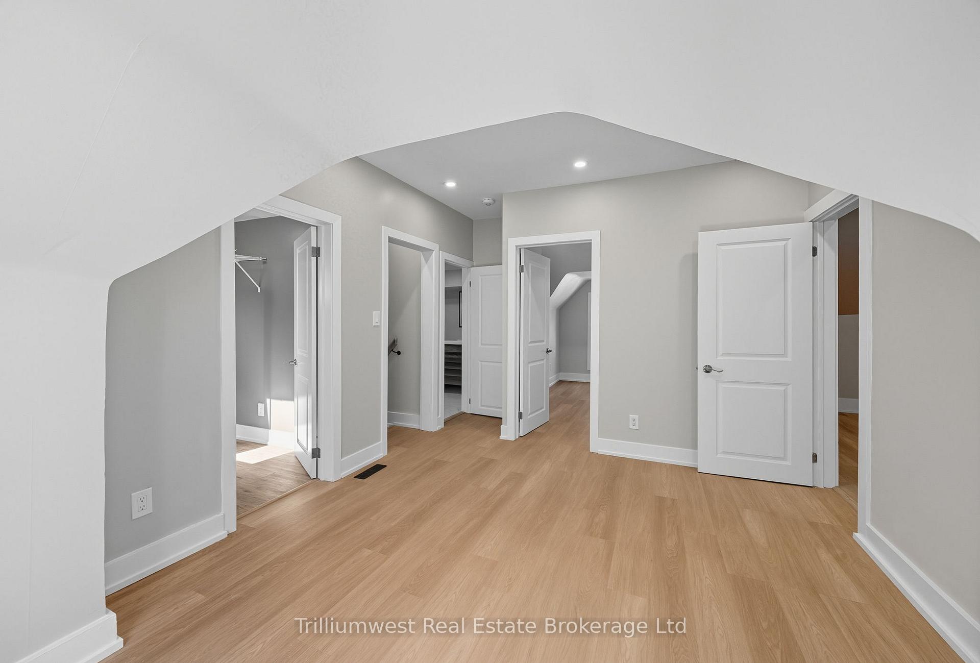 Photo 25 of 60 1/2 St Catharine Street, St. Thomas — HOMEH