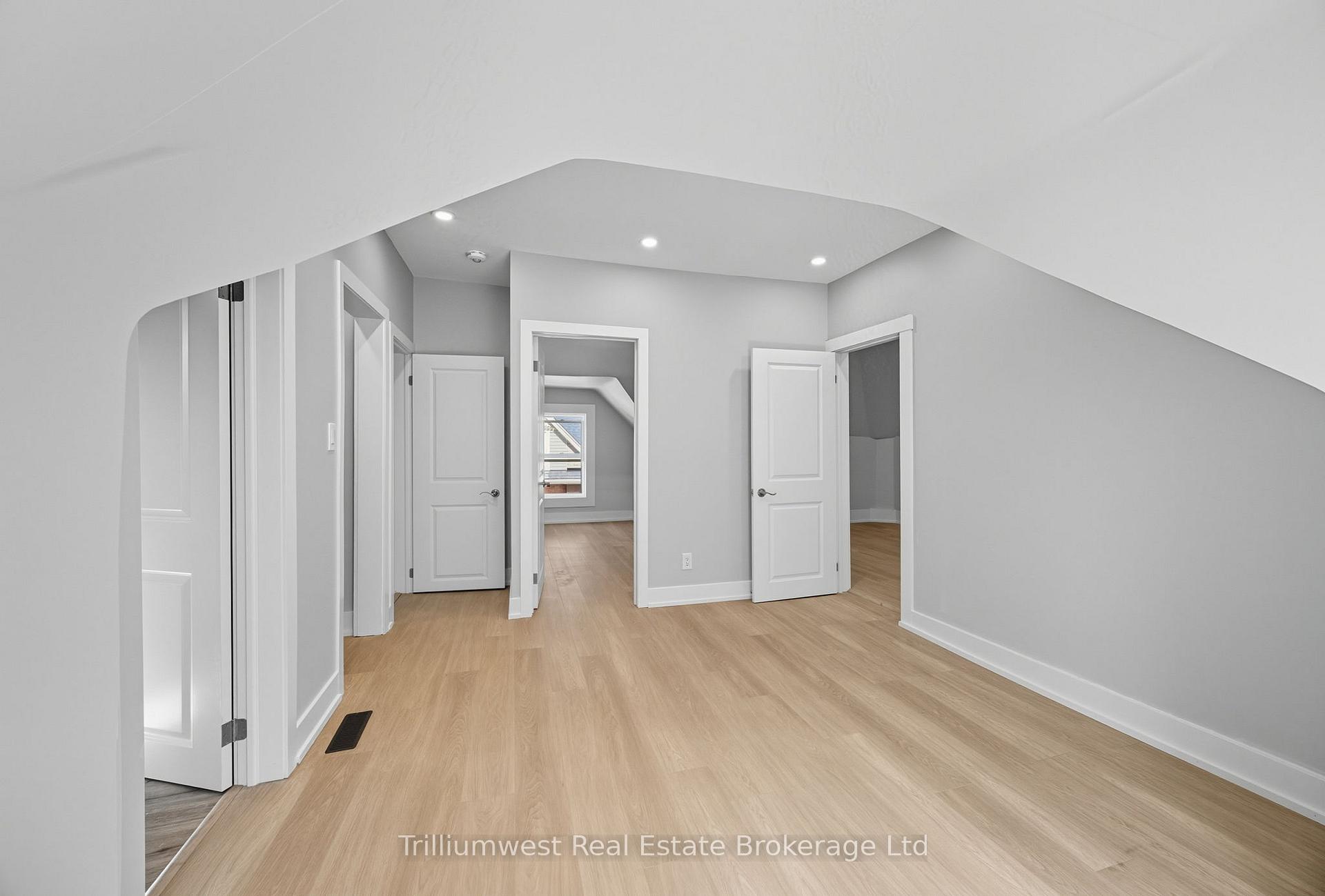 Photo 26 of 60 1/2 St Catharine Street, St. Thomas — HOMEH