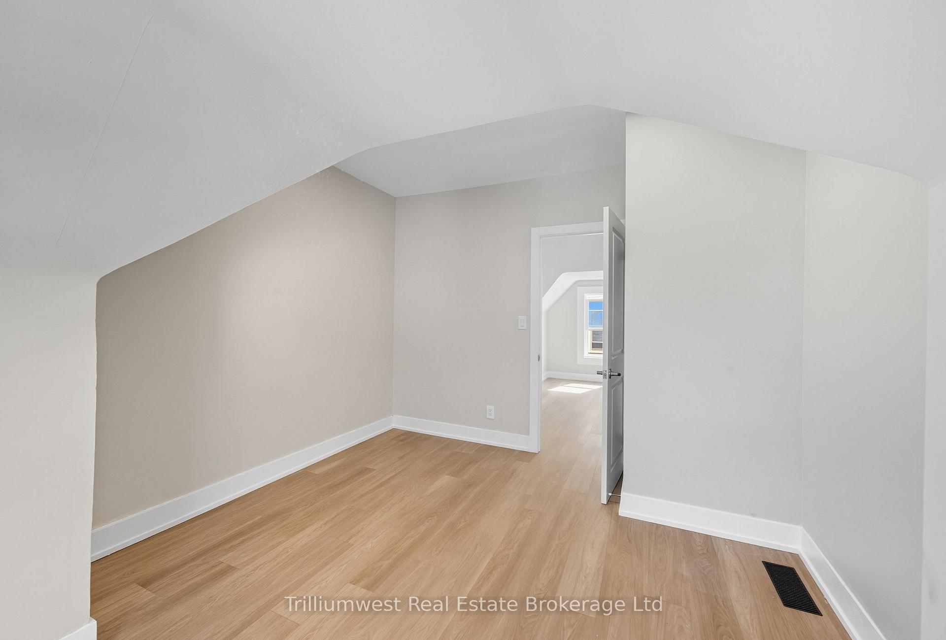 Photo 29 of 60 1/2 St Catharine Street, St. Thomas — HOMEH