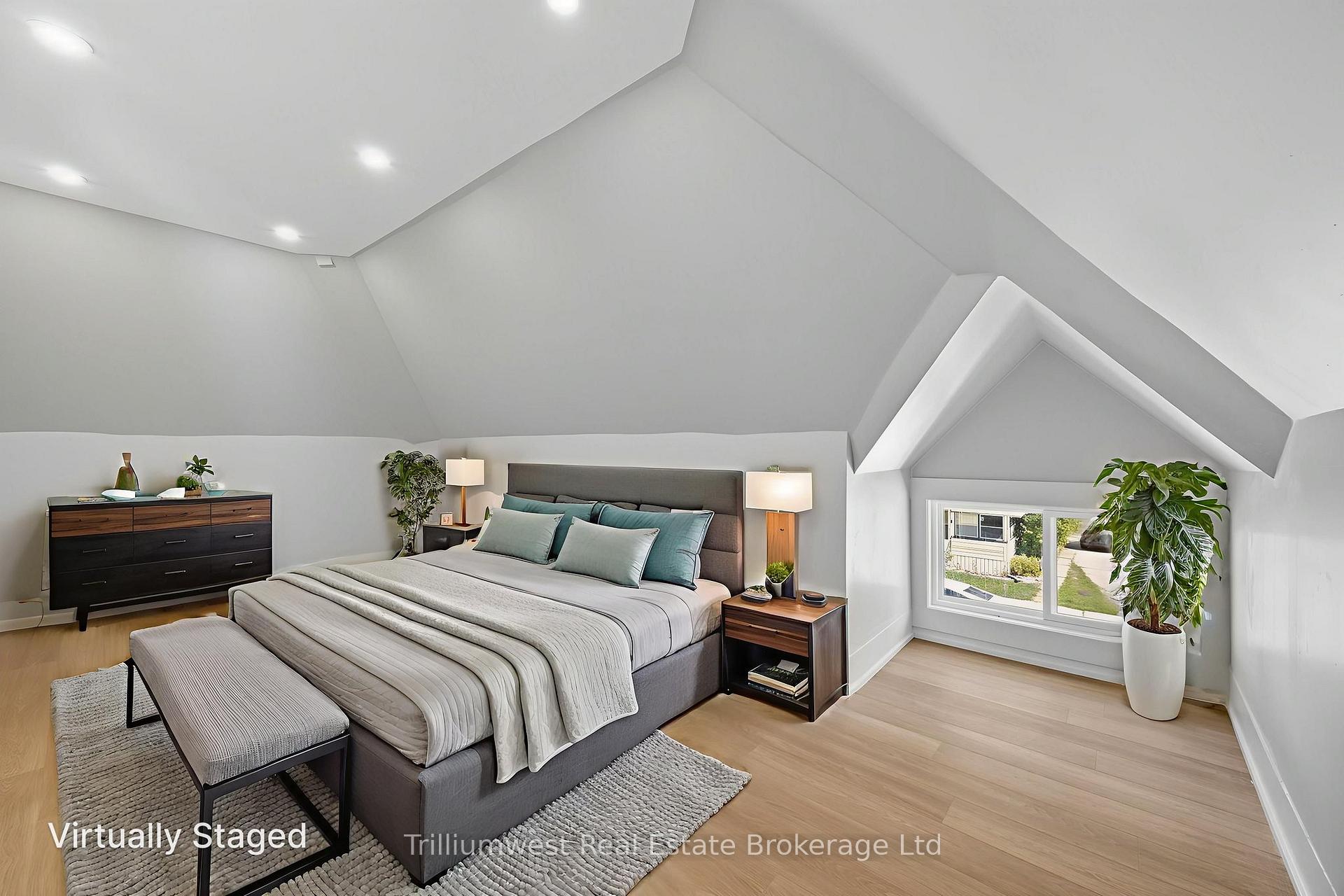 Photo 30 of 60 1/2 St Catharine Street, St. Thomas — HOMEH