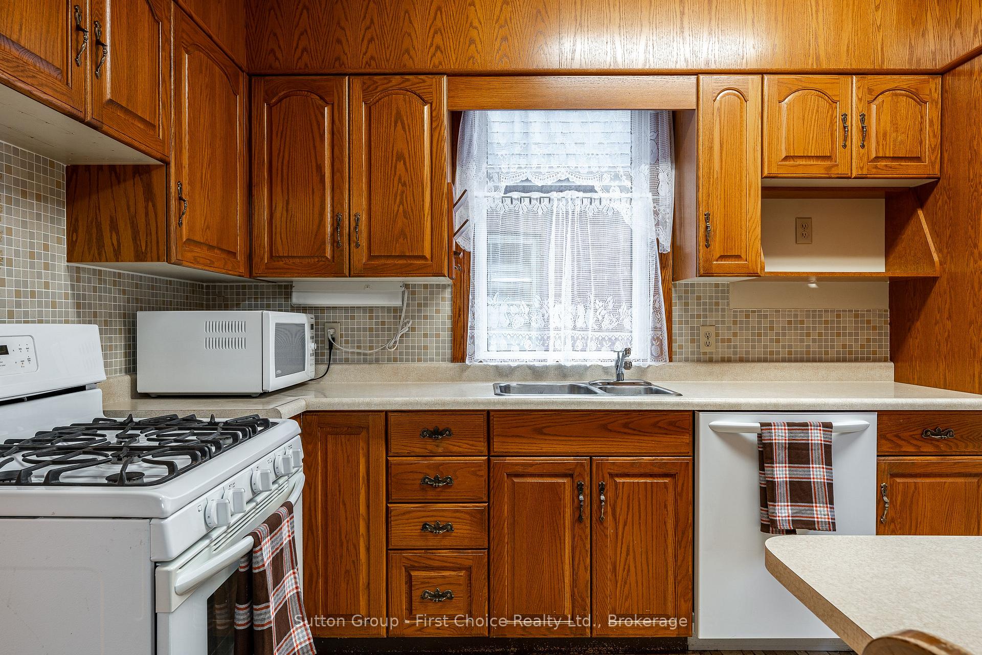 Photo 19 of 140 Avon Street, Stratford — HOMEH