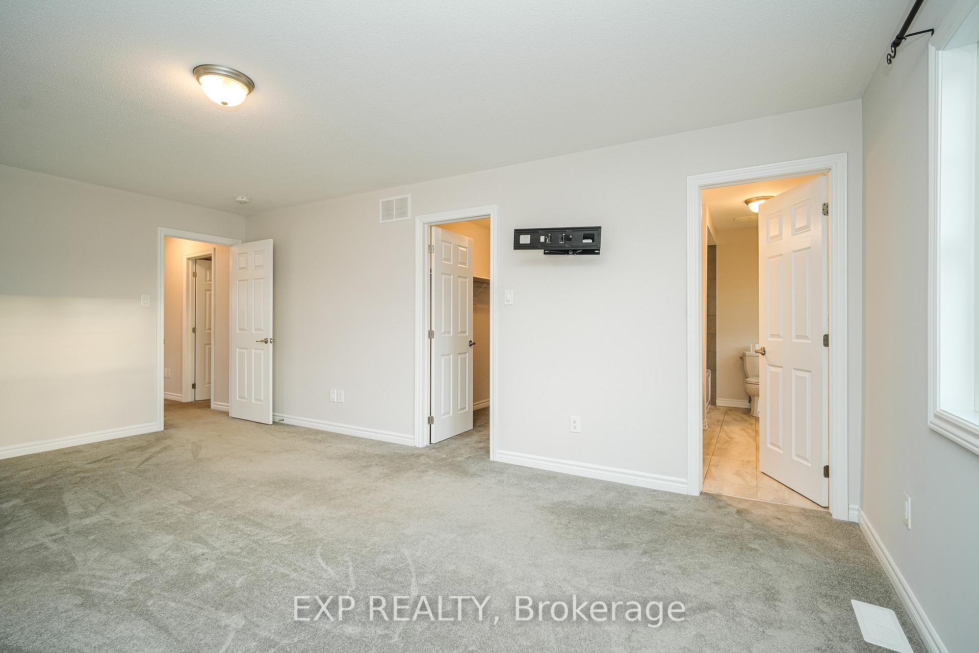 Photo 13 of 895 Stallion Crescent, Ottawa, Stittsville (South) — HOMEH