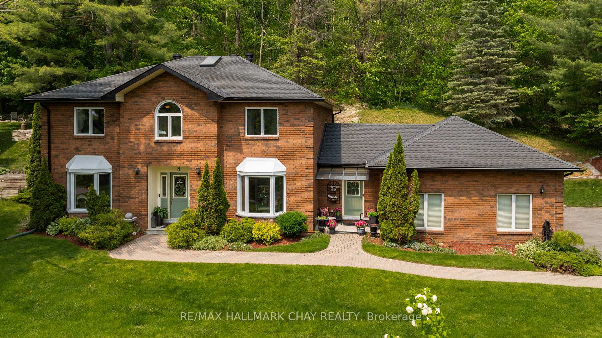 Photo 2 of 4 Idlewood Drive, Springwater, Midhurst — HOMEH