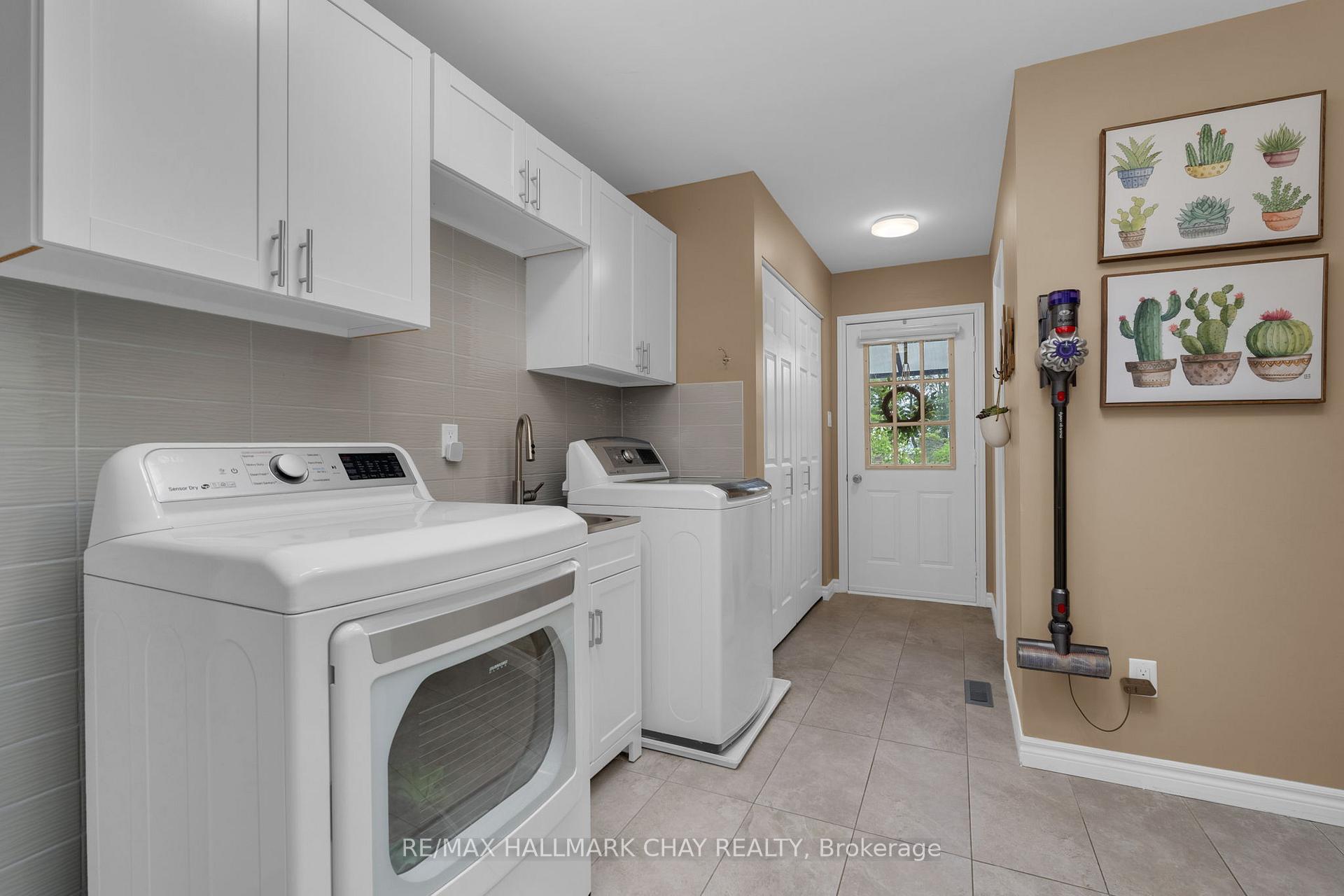 Photo 9 of 4 Idlewood Drive, Springwater, Midhurst — HOMEH