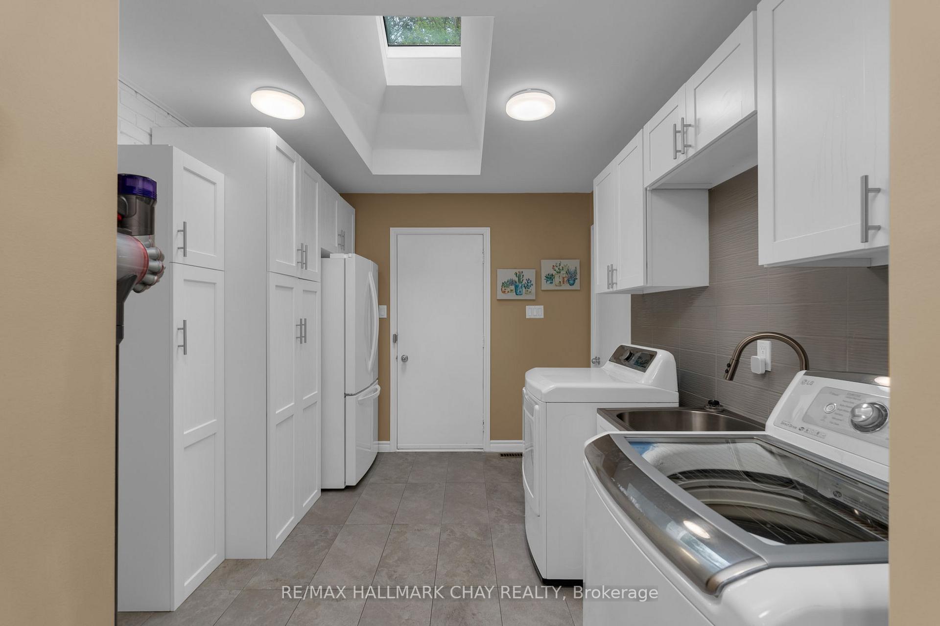 Photo 10 of 4 Idlewood Drive, Springwater, Midhurst — HOMEH