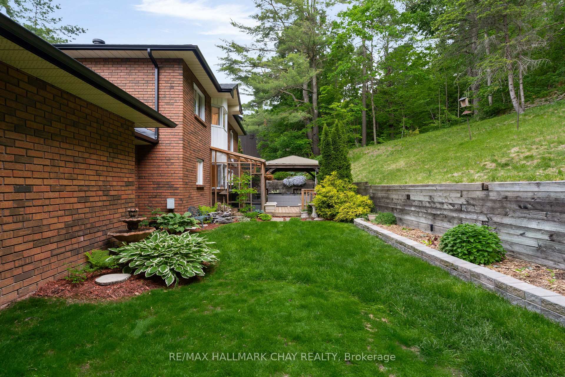 Photo 29 of 4 Idlewood Drive, Springwater, Midhurst — HOMEH