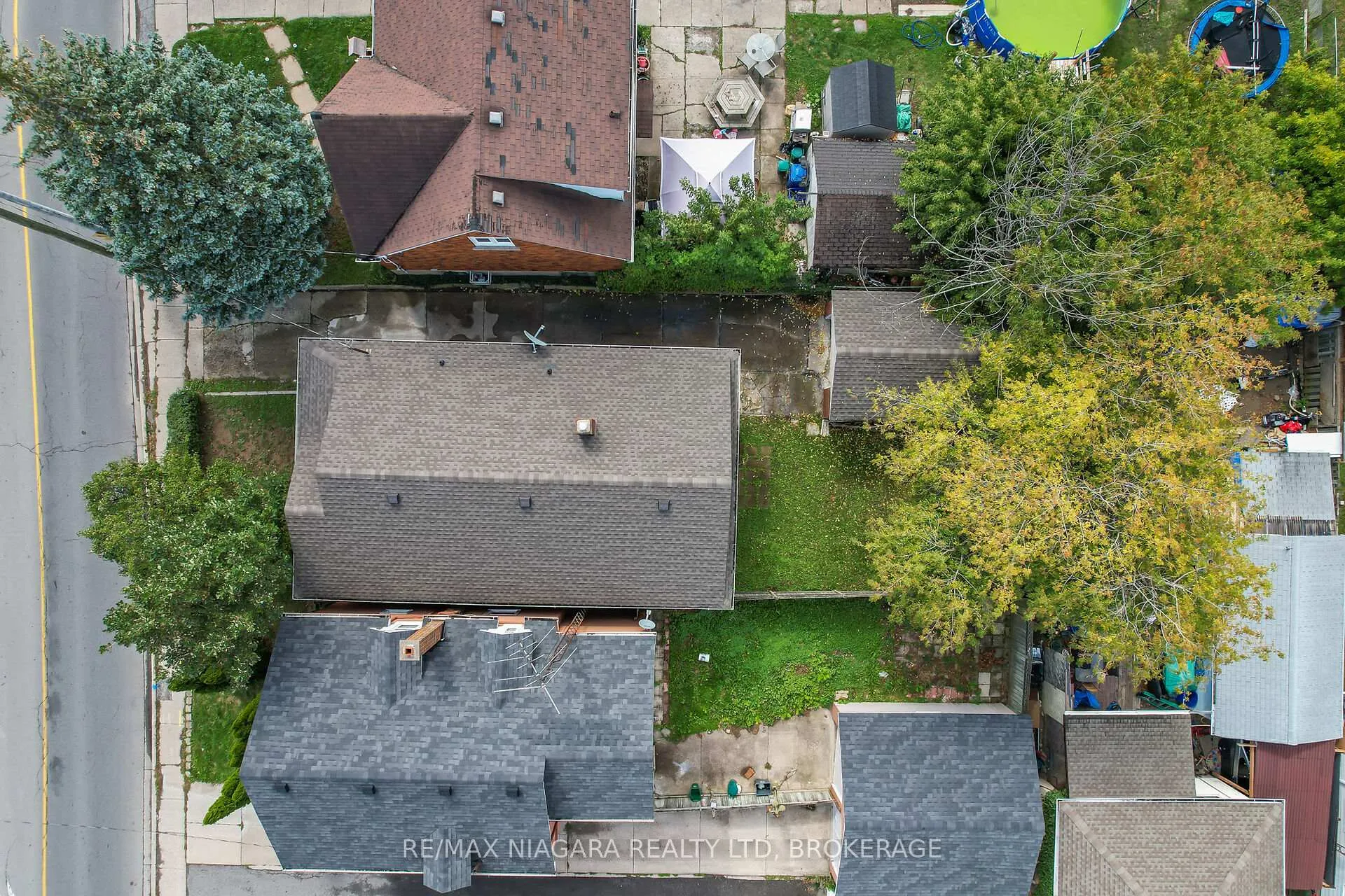 Photo 4 of 261 Vine Street, St. Catharines, Fairview — HOMEH