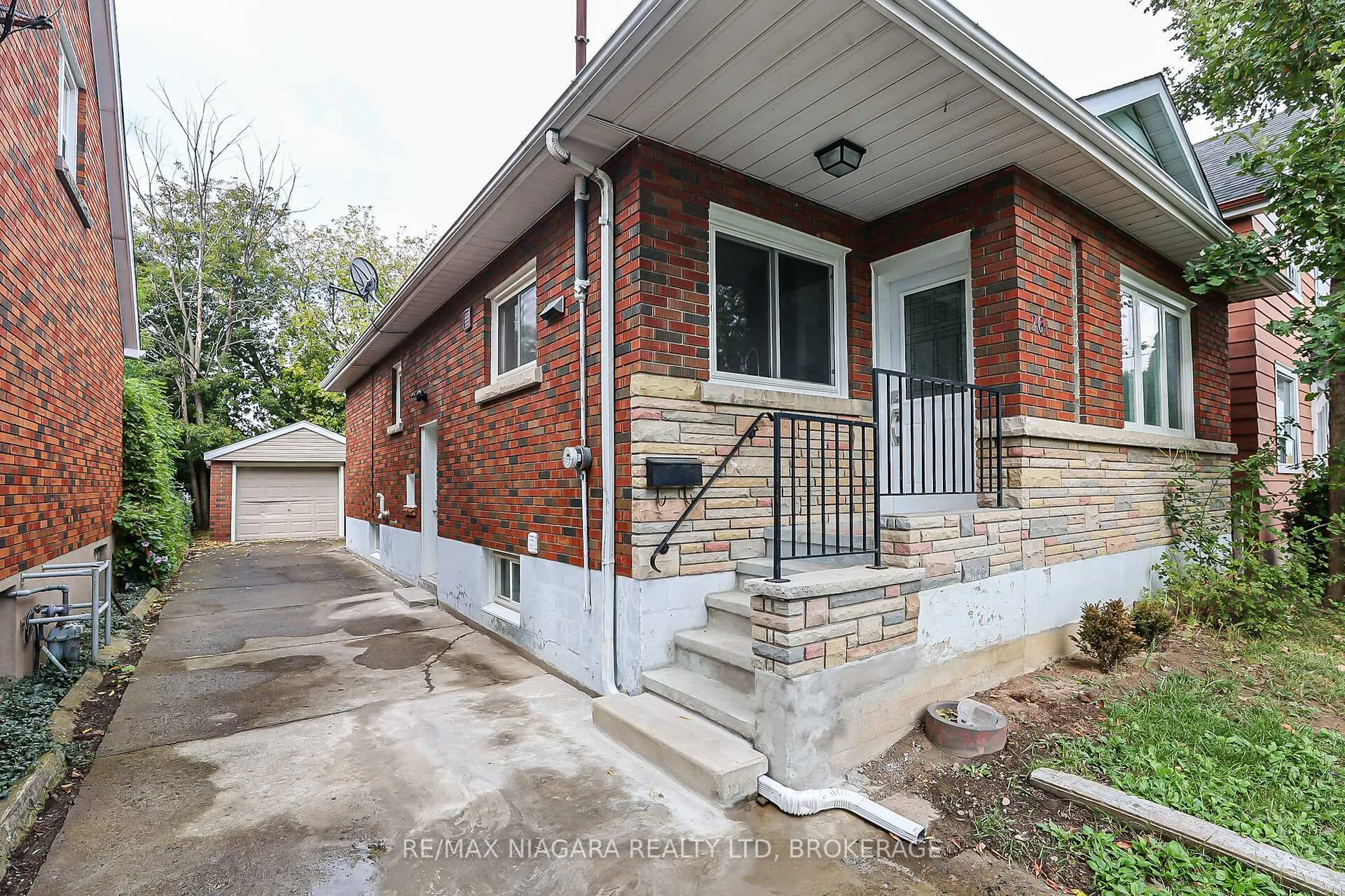 Photo 6 of 261 Vine Street, St. Catharines, Fairview — HOMEH