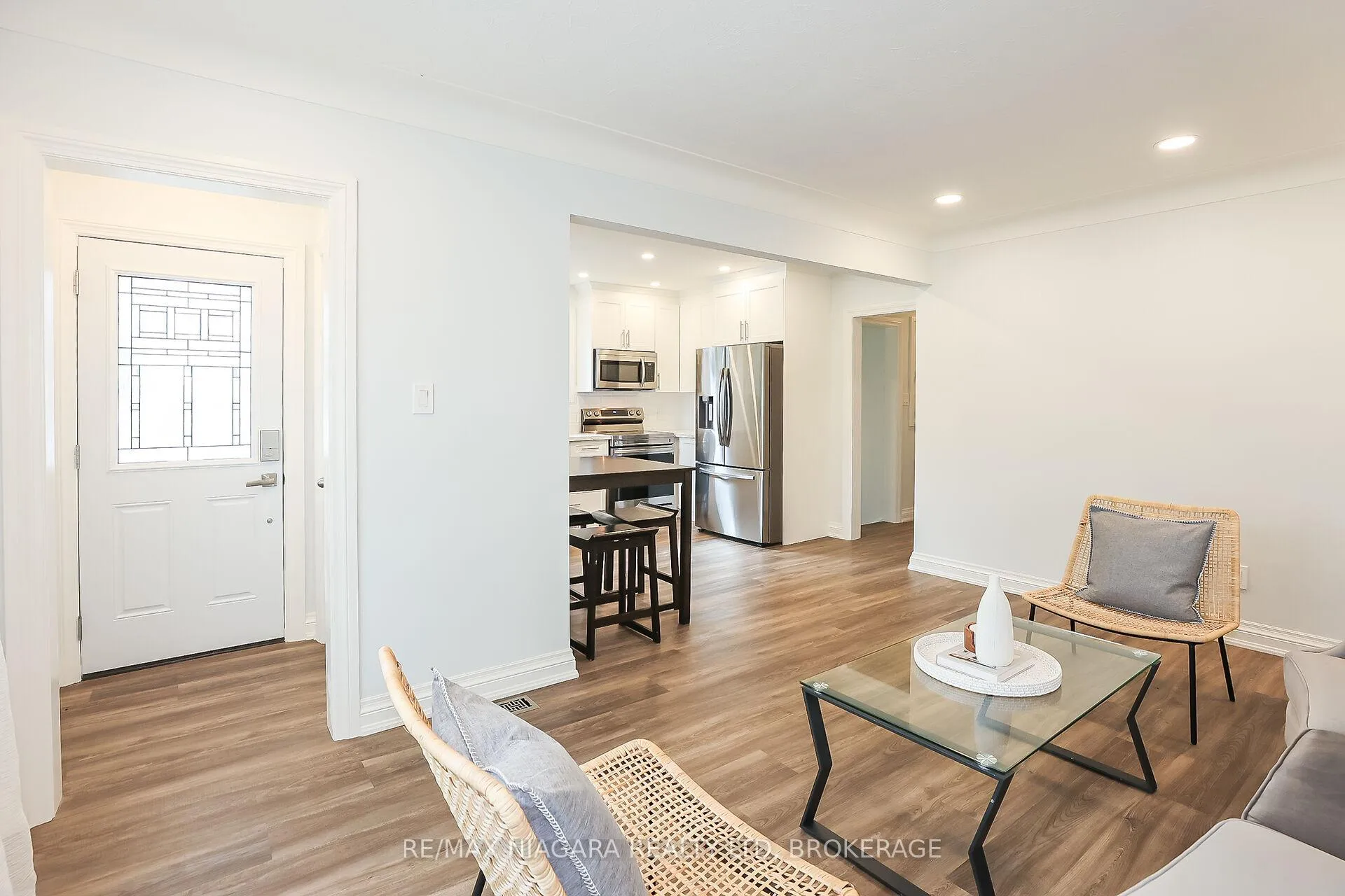 Photo 10 of 261 Vine Street, St. Catharines, Fairview — HOMEH