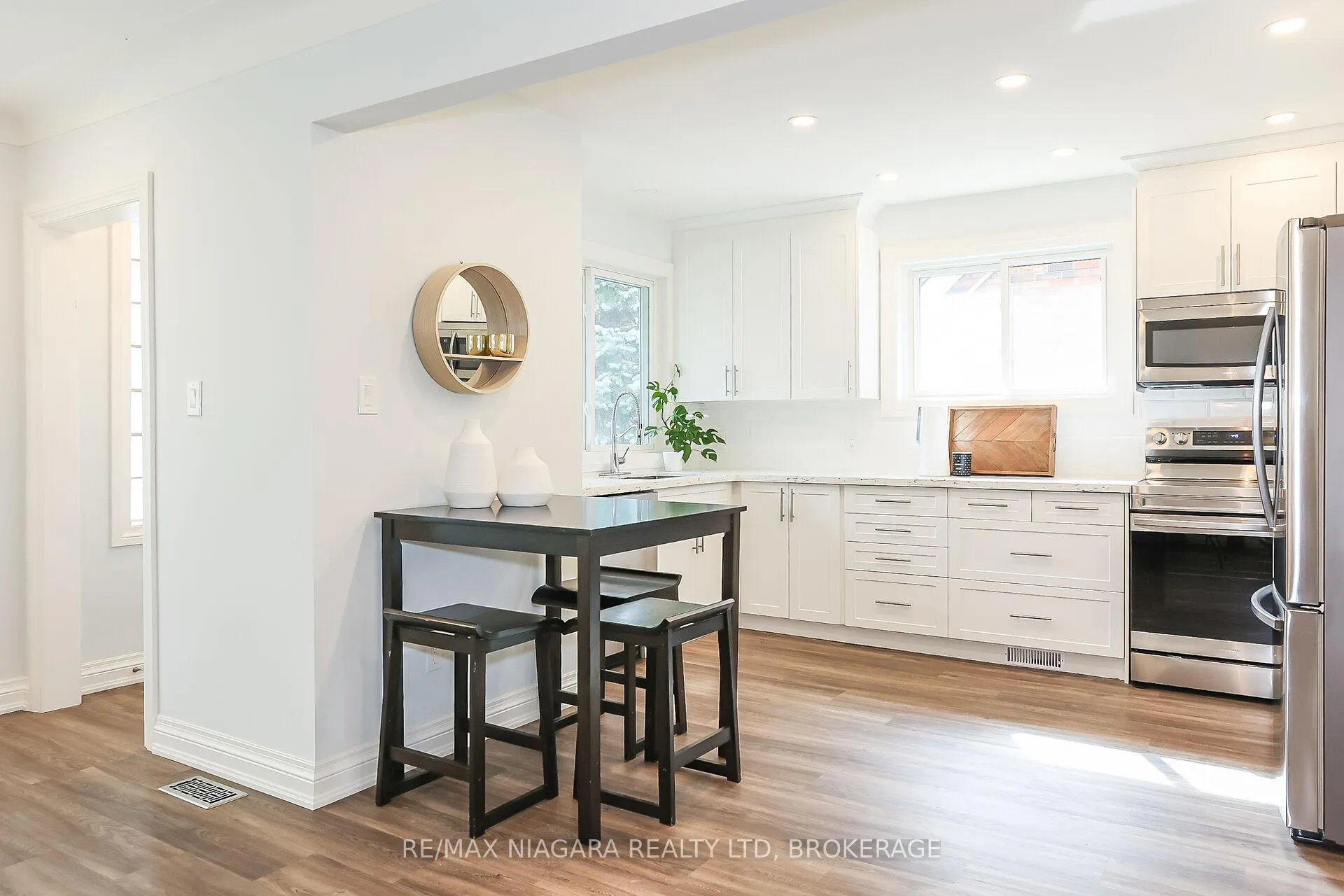 Photo 12 of 261 Vine Street, St. Catharines, Fairview — HOMEH