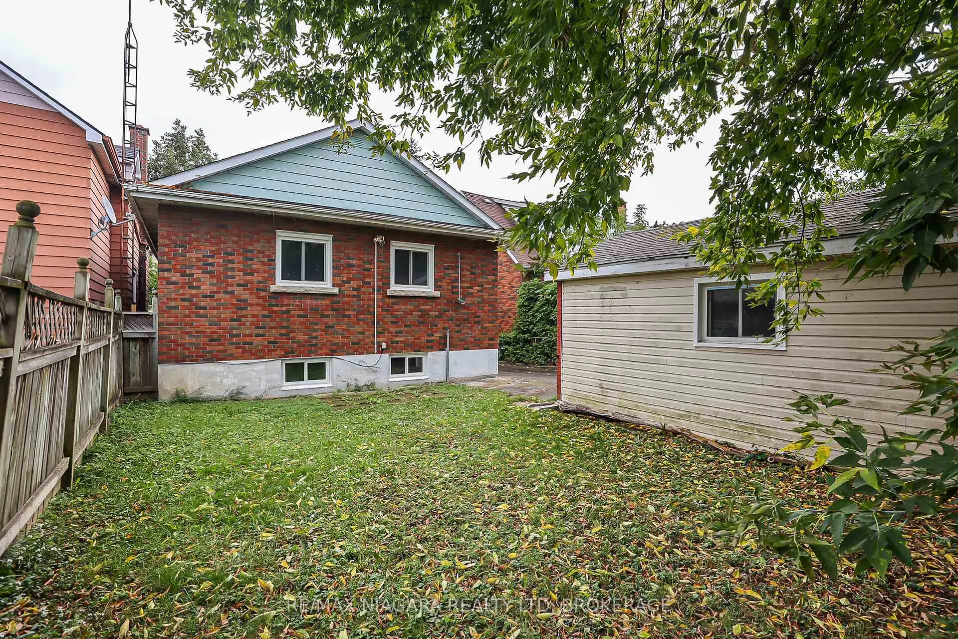 Photo 14 of 261 Vine Street, St. Catharines, Fairview — HOMEH