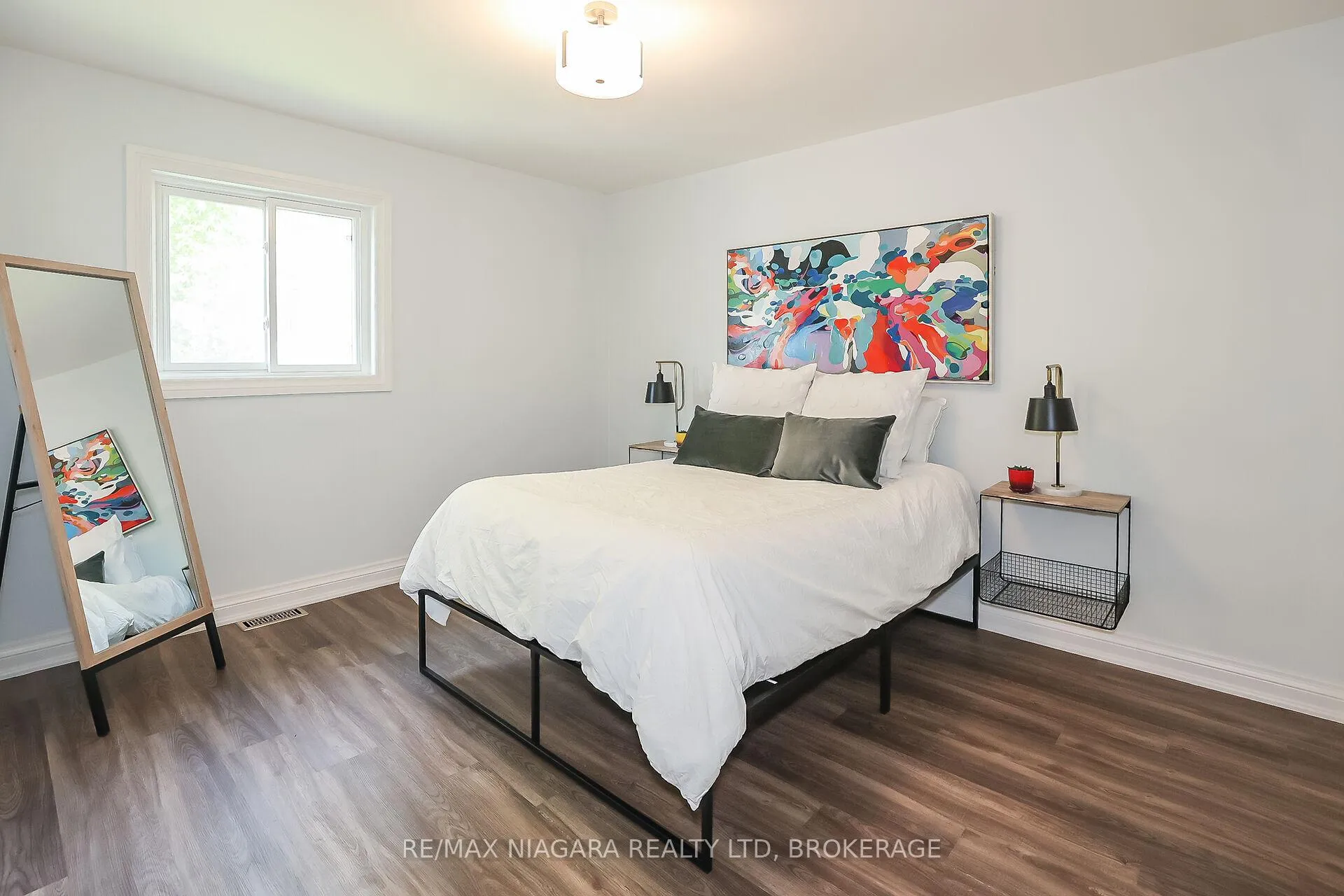 Photo 18 of 261 Vine Street, St. Catharines, Fairview — HOMEH