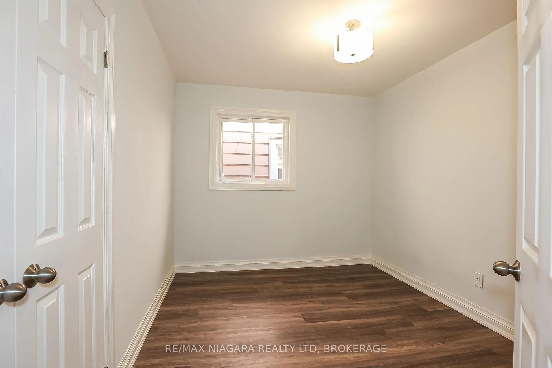 Photo 23 of 261 Vine Street, St. Catharines, Fairview — HOMEH
