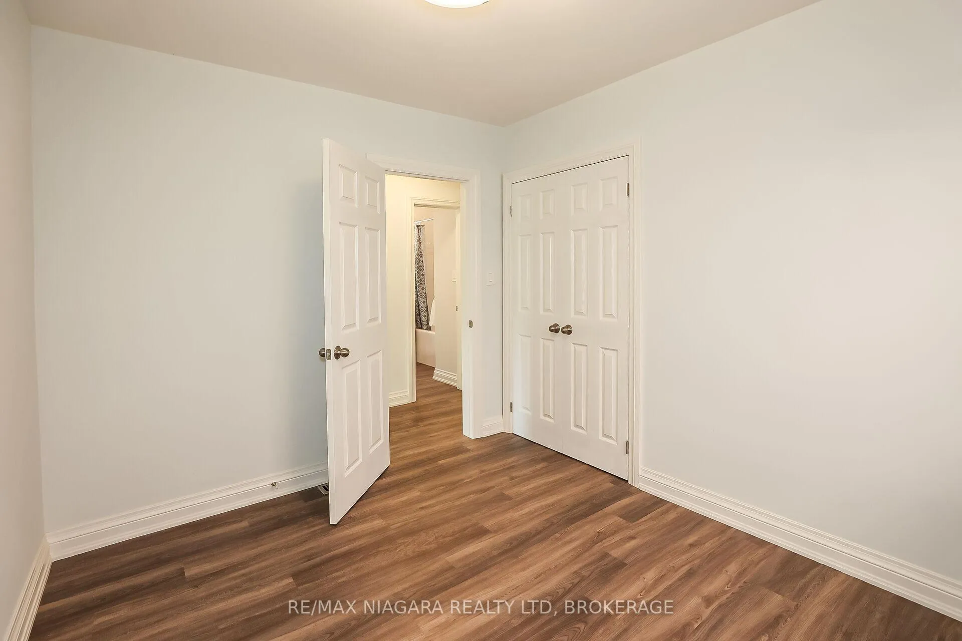 Photo 24 of 261 Vine Street, St. Catharines, Fairview — HOMEH