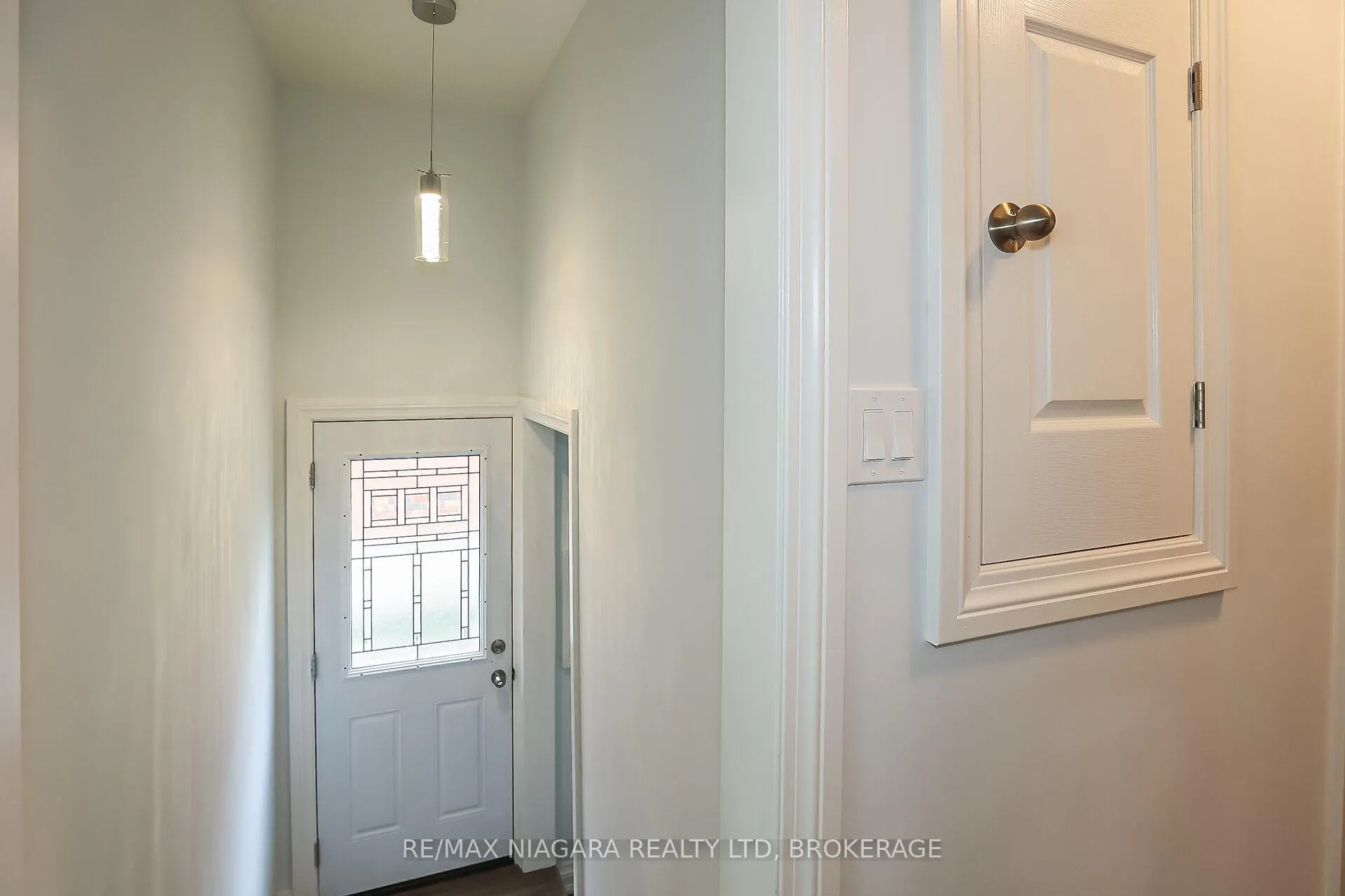 Photo 26 of 261 Vine Street, St. Catharines, Fairview — HOMEH