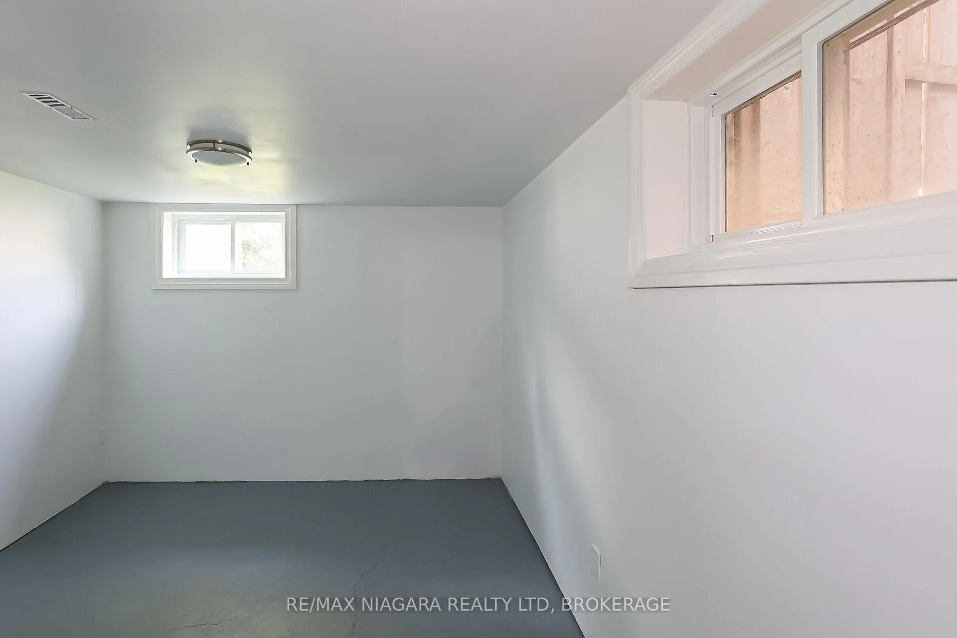 Photo 29 of 261 Vine Street, St. Catharines, Fairview — HOMEH
