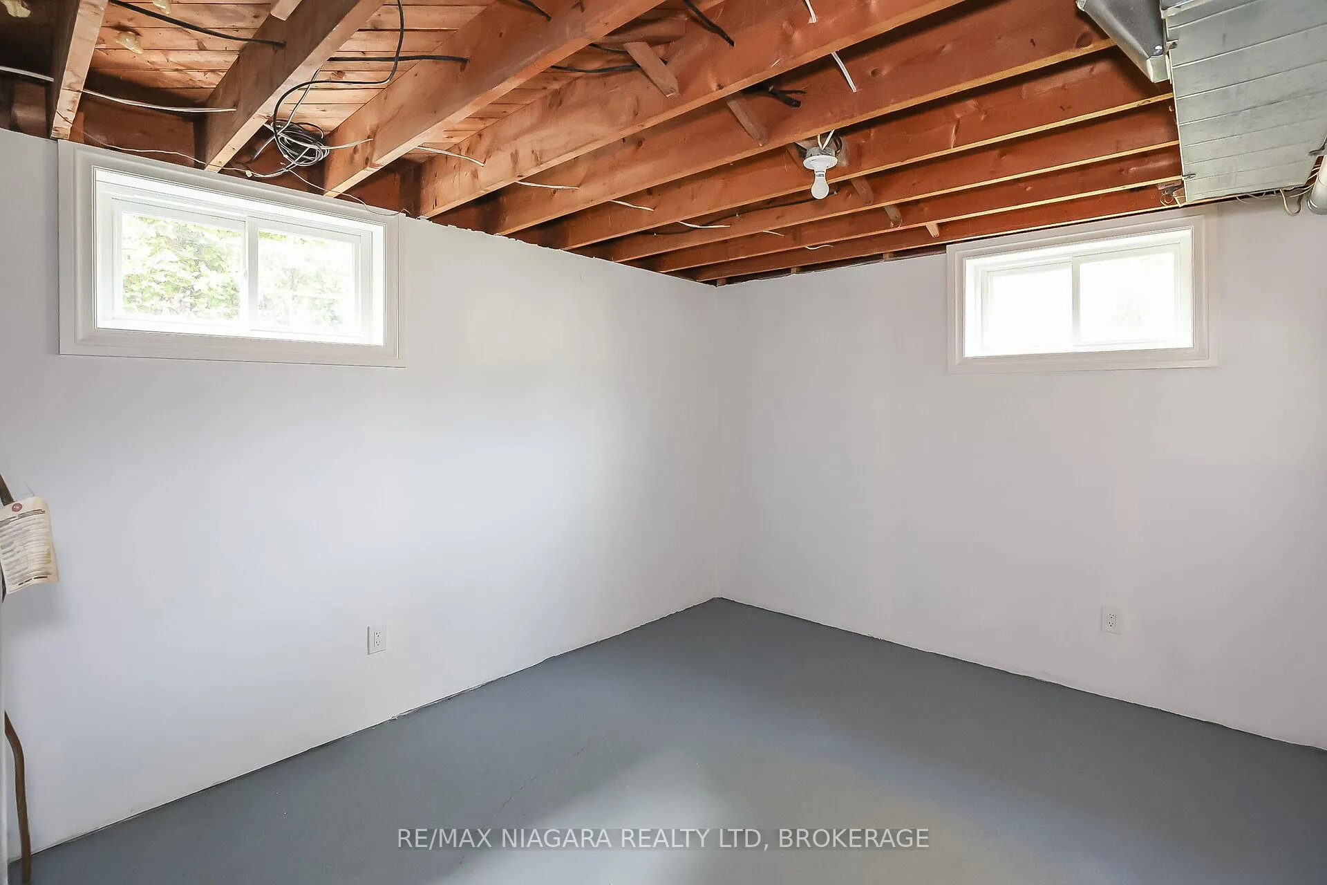 Photo 31 of 261 Vine Street, St. Catharines, Fairview — HOMEH