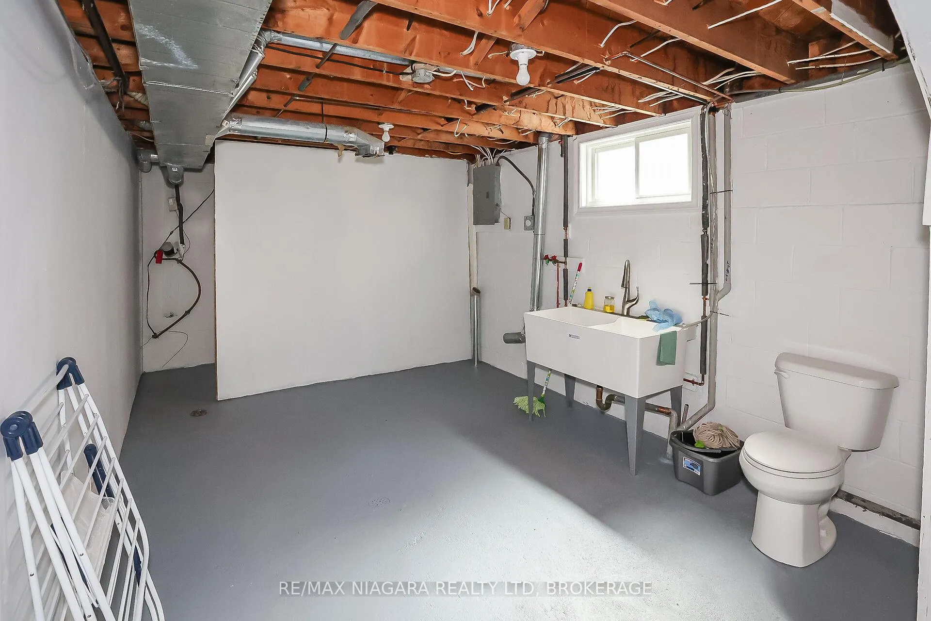 Photo 34 of 261 Vine Street, St. Catharines, Fairview — HOMEH