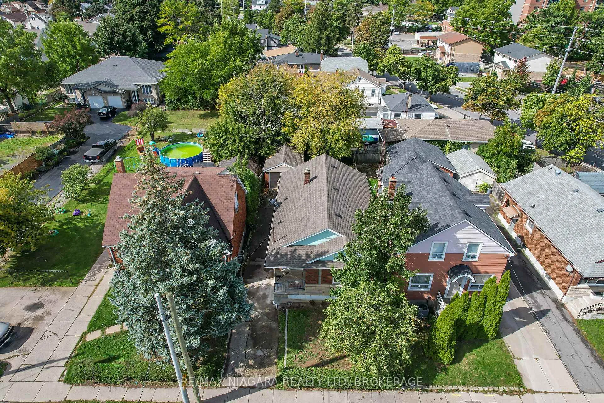 Photo 36 of 261 Vine Street, St. Catharines, Fairview — HOMEH