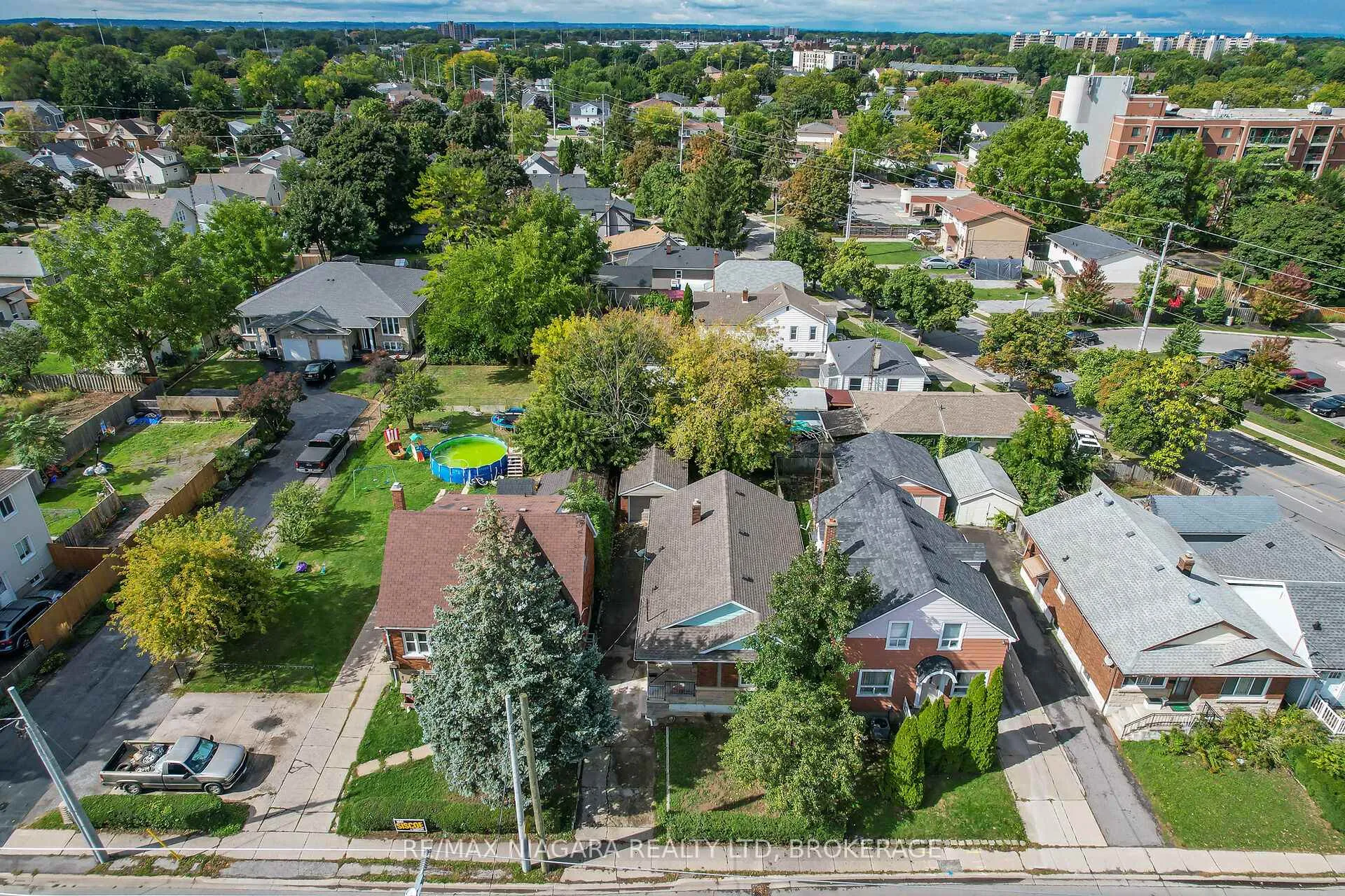 Photo 37 of 261 Vine Street, St. Catharines, Fairview — HOMEH