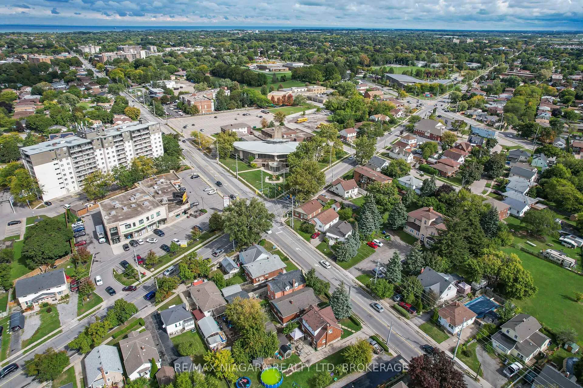 Photo 39 of 261 Vine Street, St. Catharines, Fairview — HOMEH