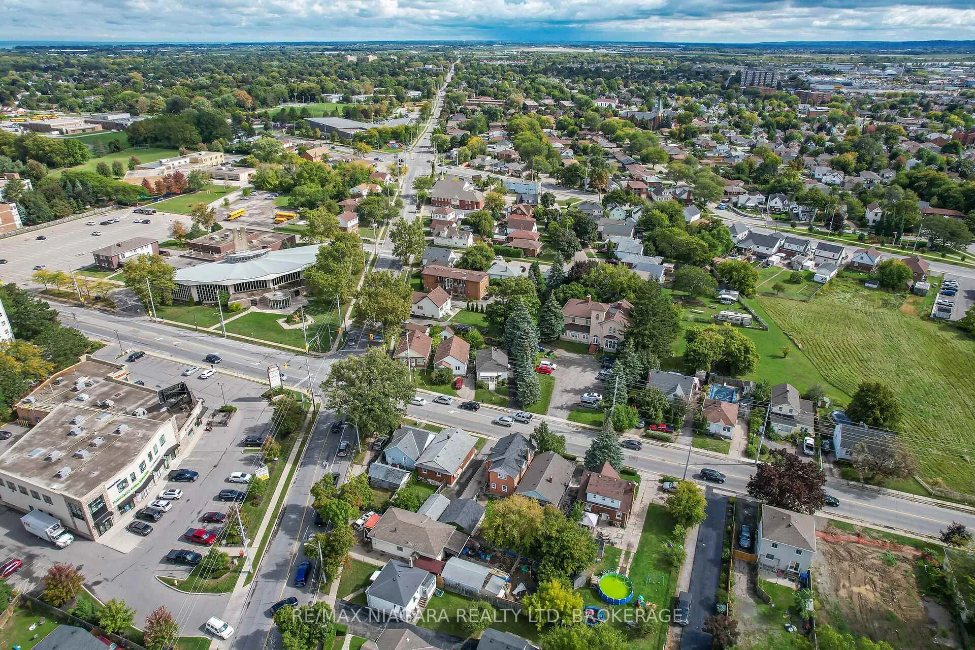 Photo 40 of 261 Vine Street, St. Catharines, Fairview — HOMEH