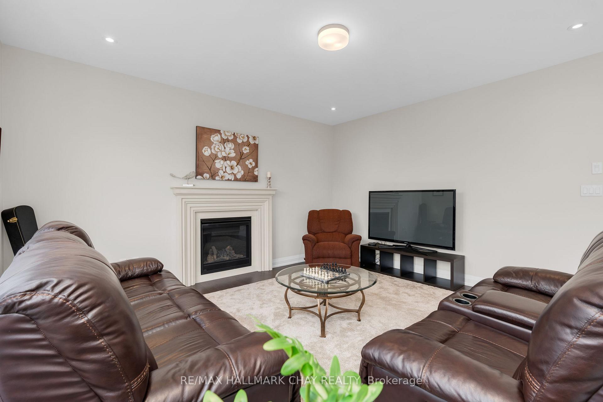 Photo 16 of 42 Periwinkle Road, Springwater, Midhurst — HOMEH