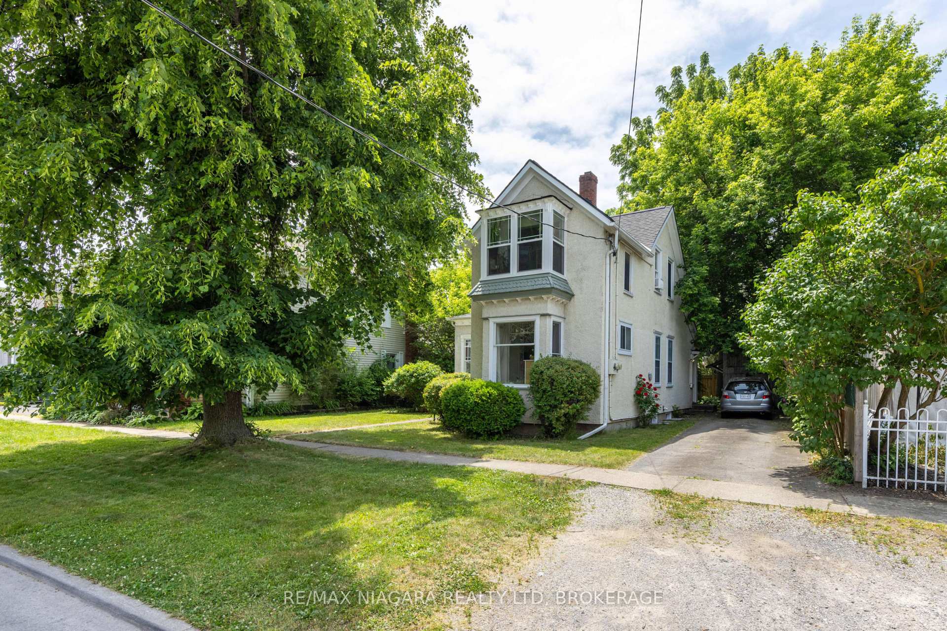 Photo 2 of 40 Dacotah Street, St. Catharines, Downtown — HOMEH