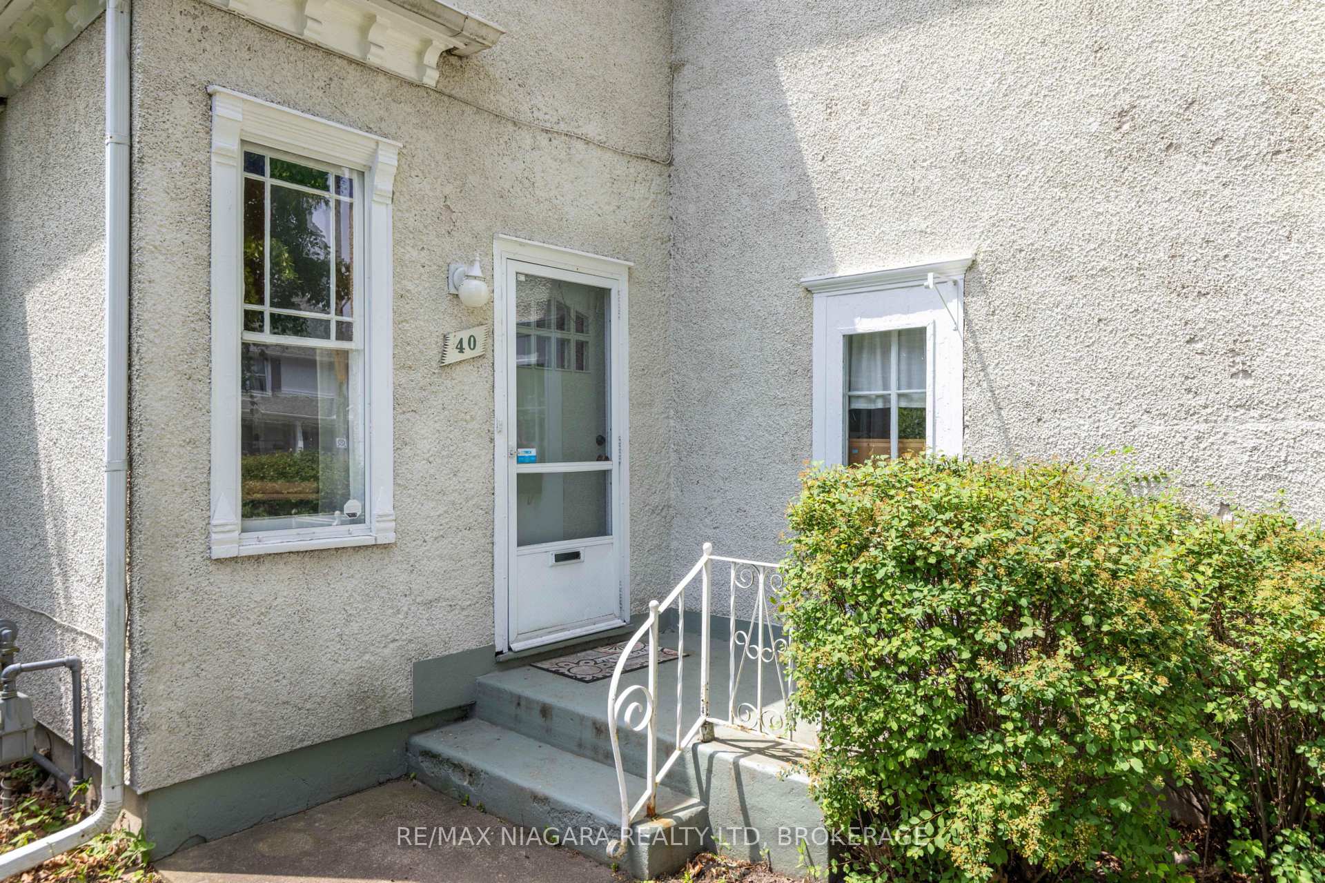 Photo 3 of 40 Dacotah Street, St. Catharines, Downtown — HOMEH
