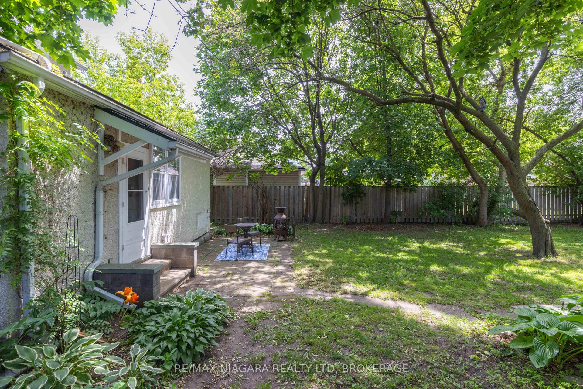 Photo 5 of 40 Dacotah Street, St. Catharines, Downtown — HOMEH