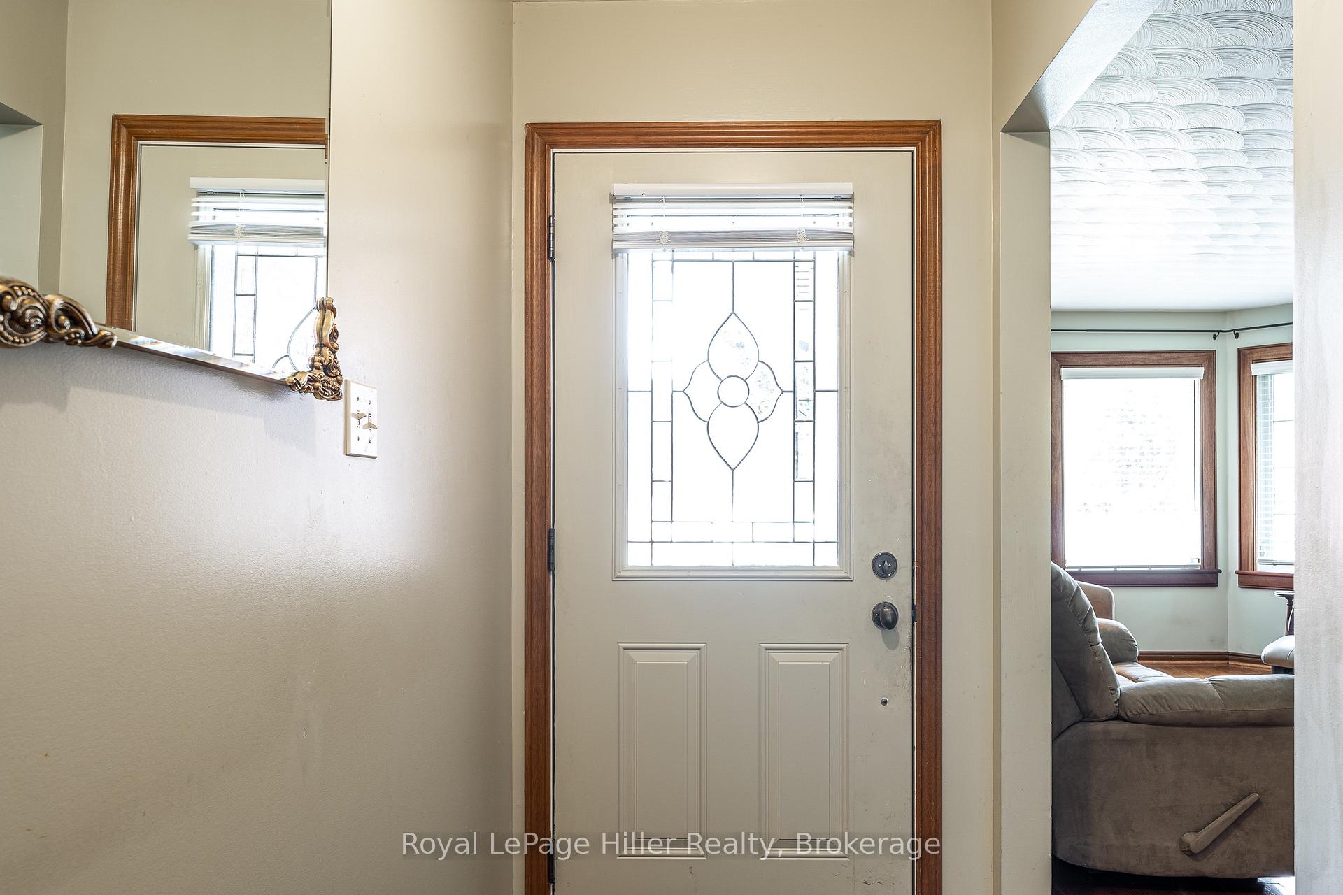 Photo 11 of 291 John Street S, Stratford — HOMEH