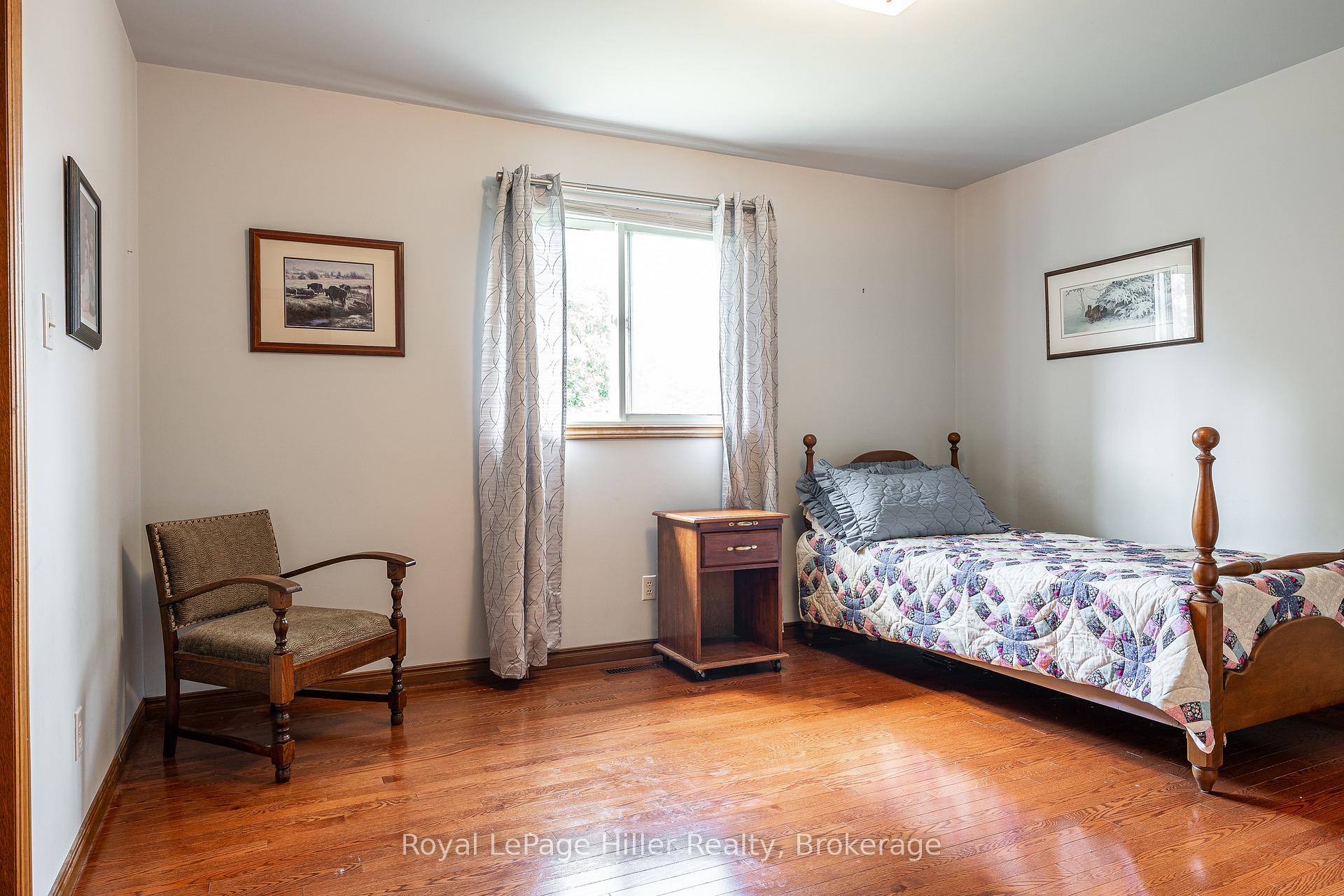 Photo 17 of 291 John Street S, Stratford — HOMEH