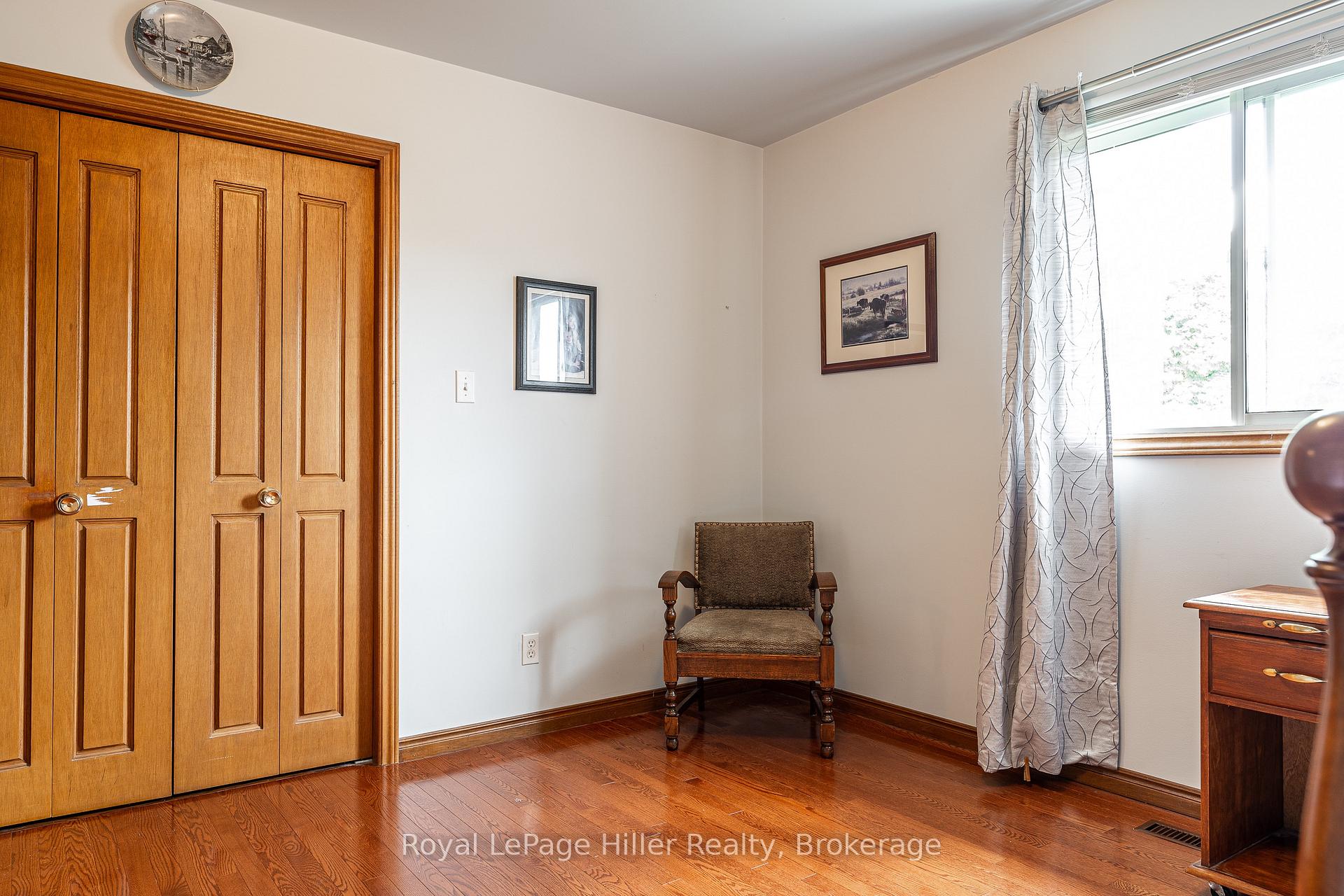 Photo 18 of 291 John Street S, Stratford — HOMEH