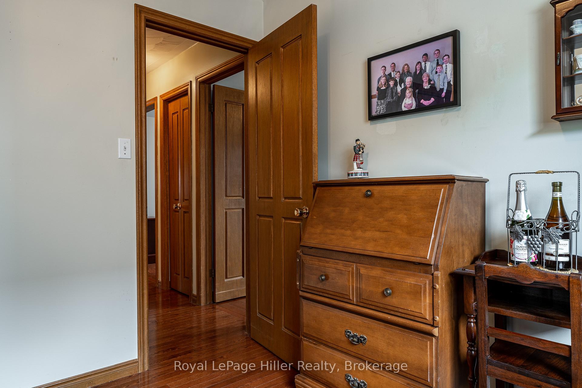 Photo 20 of 291 John Street S, Stratford — HOMEH
