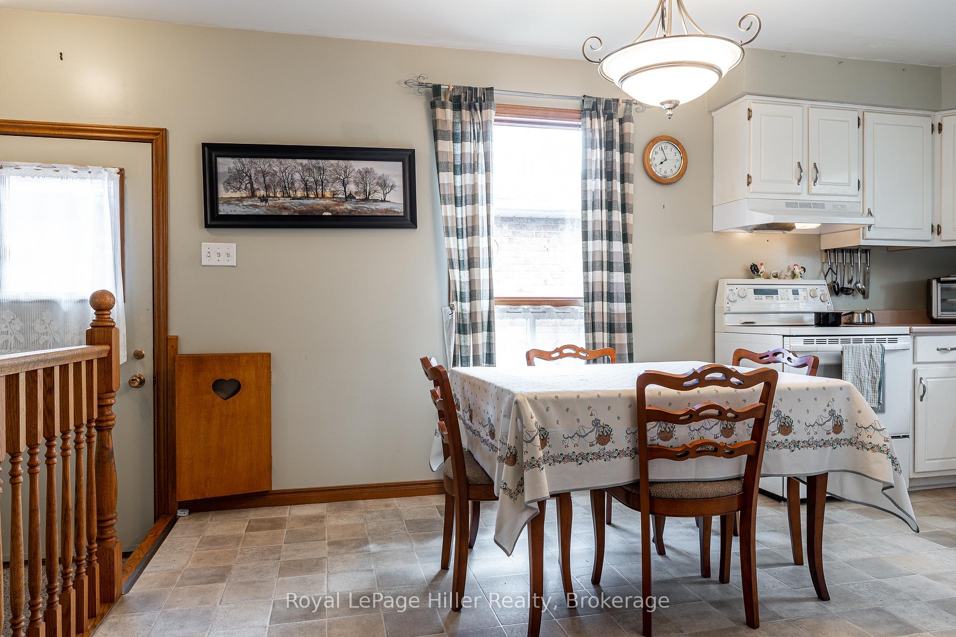 Photo 21 of 291 John Street S, Stratford — HOMEH