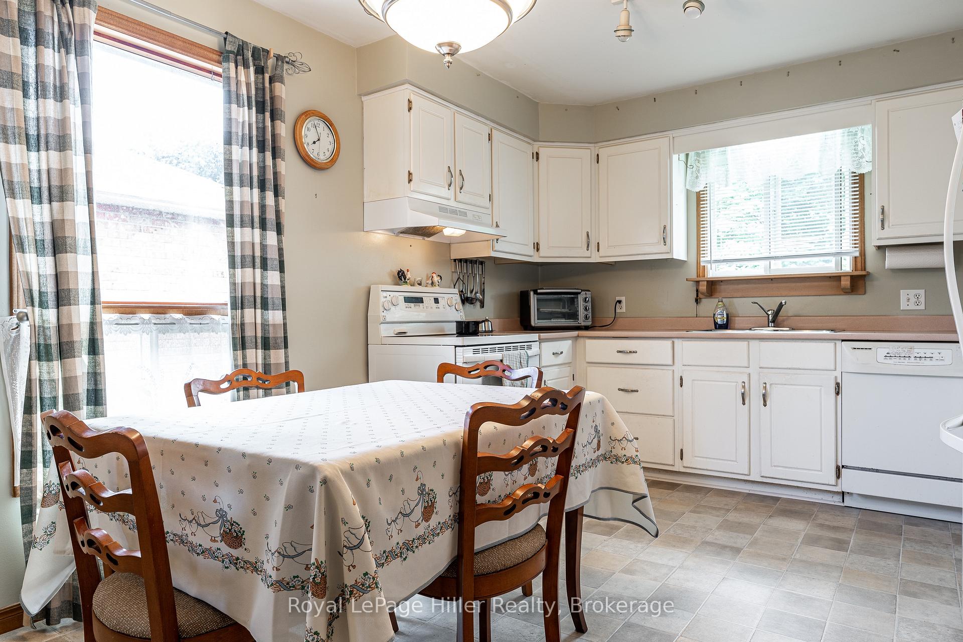 Photo 22 of 291 John Street S, Stratford — HOMEH