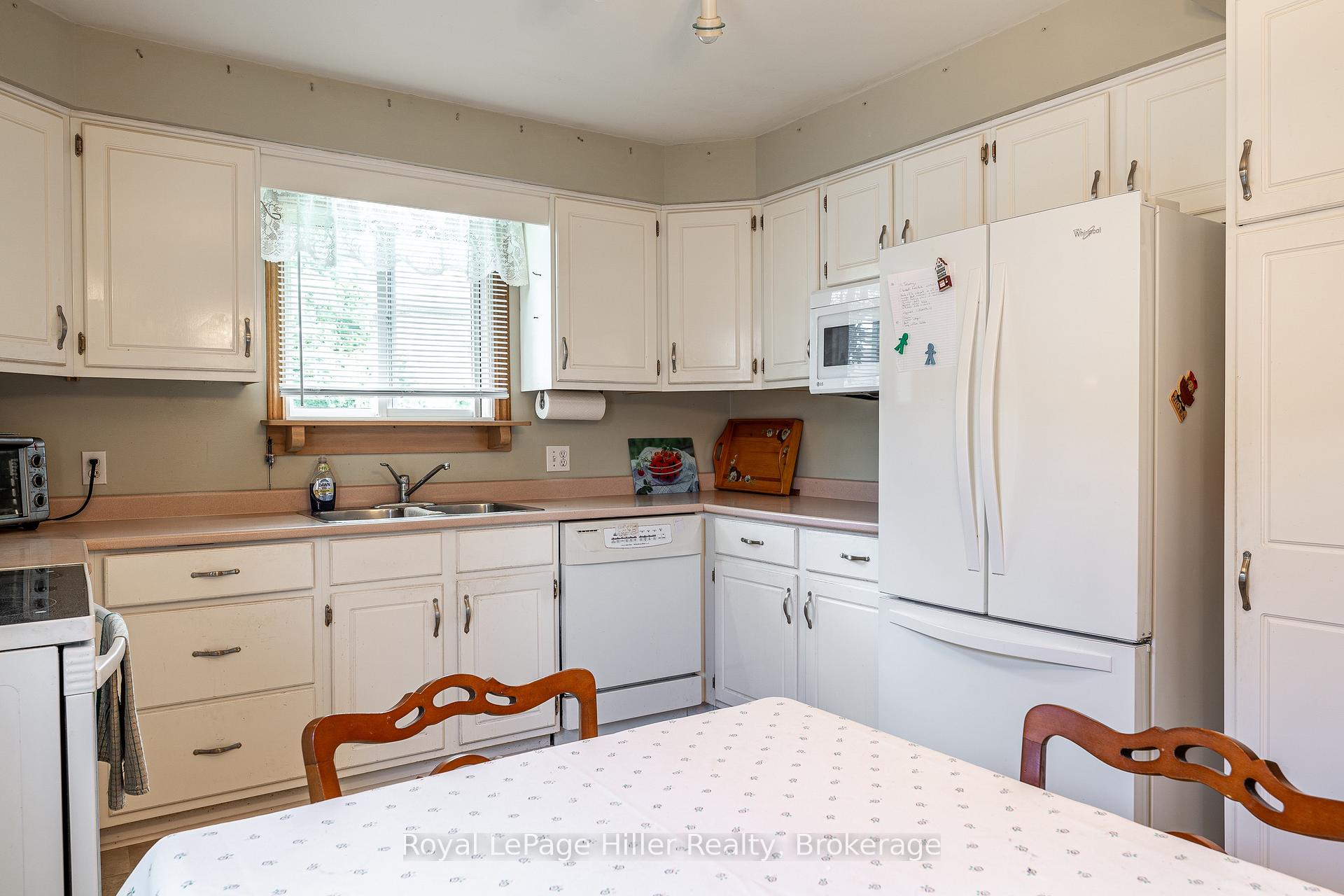 Photo 23 of 291 John Street S, Stratford — HOMEH
