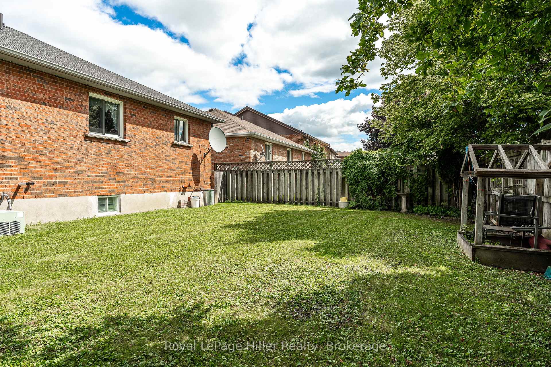 Photo 45 of 291 John Street S, Stratford — HOMEH