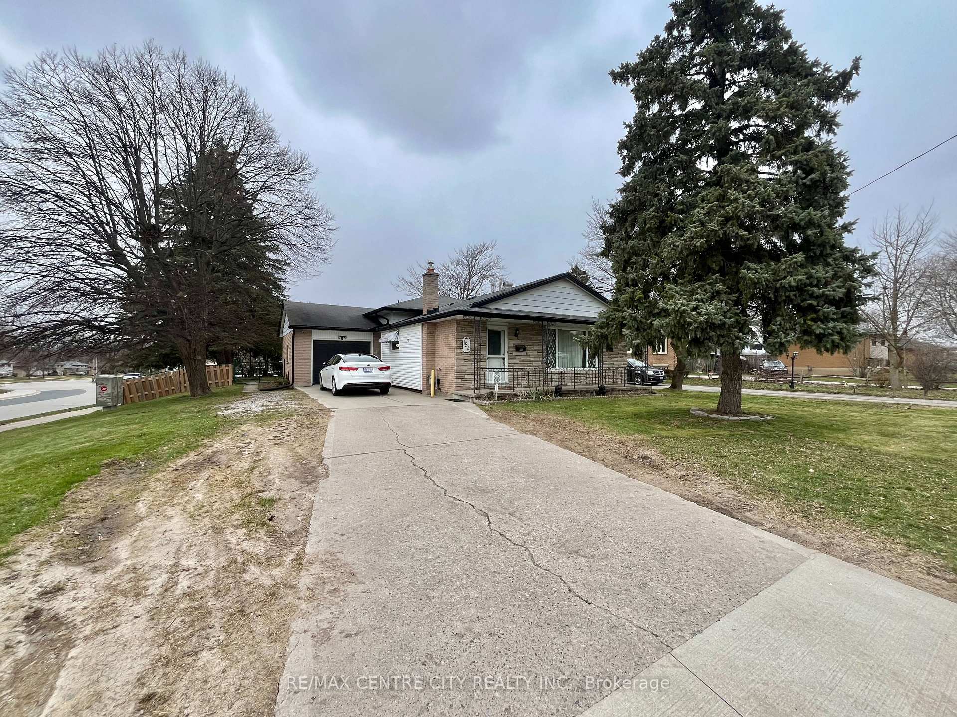 Photo 1 of 154 Fairview Avenue, St. Thomas — HOMEH