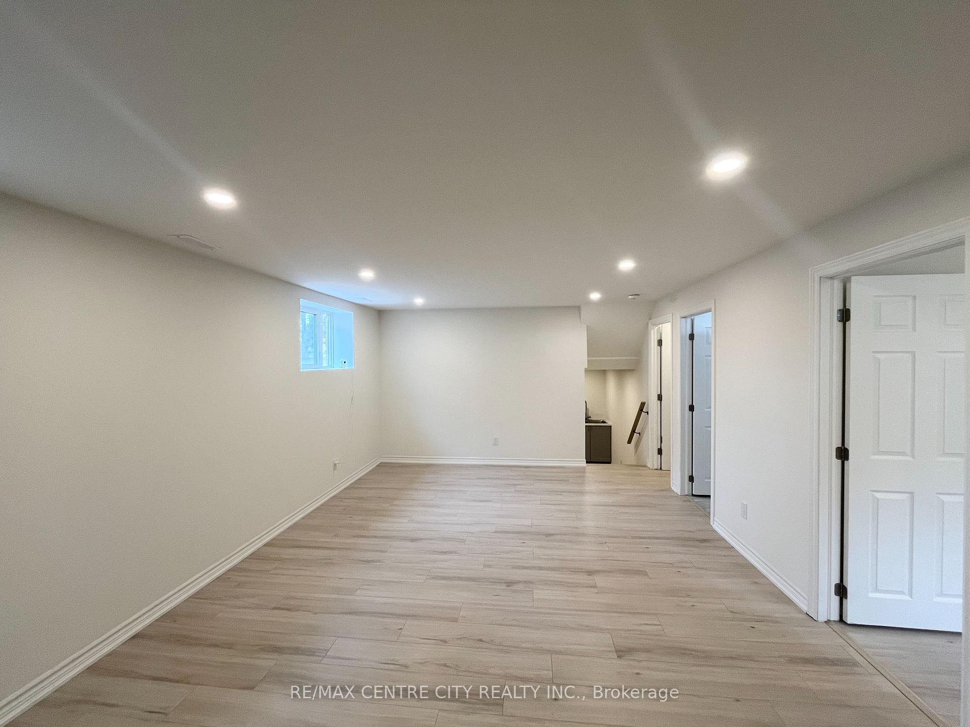 Photo 4 of 154 Fairview Avenue, St. Thomas — HOMEH
