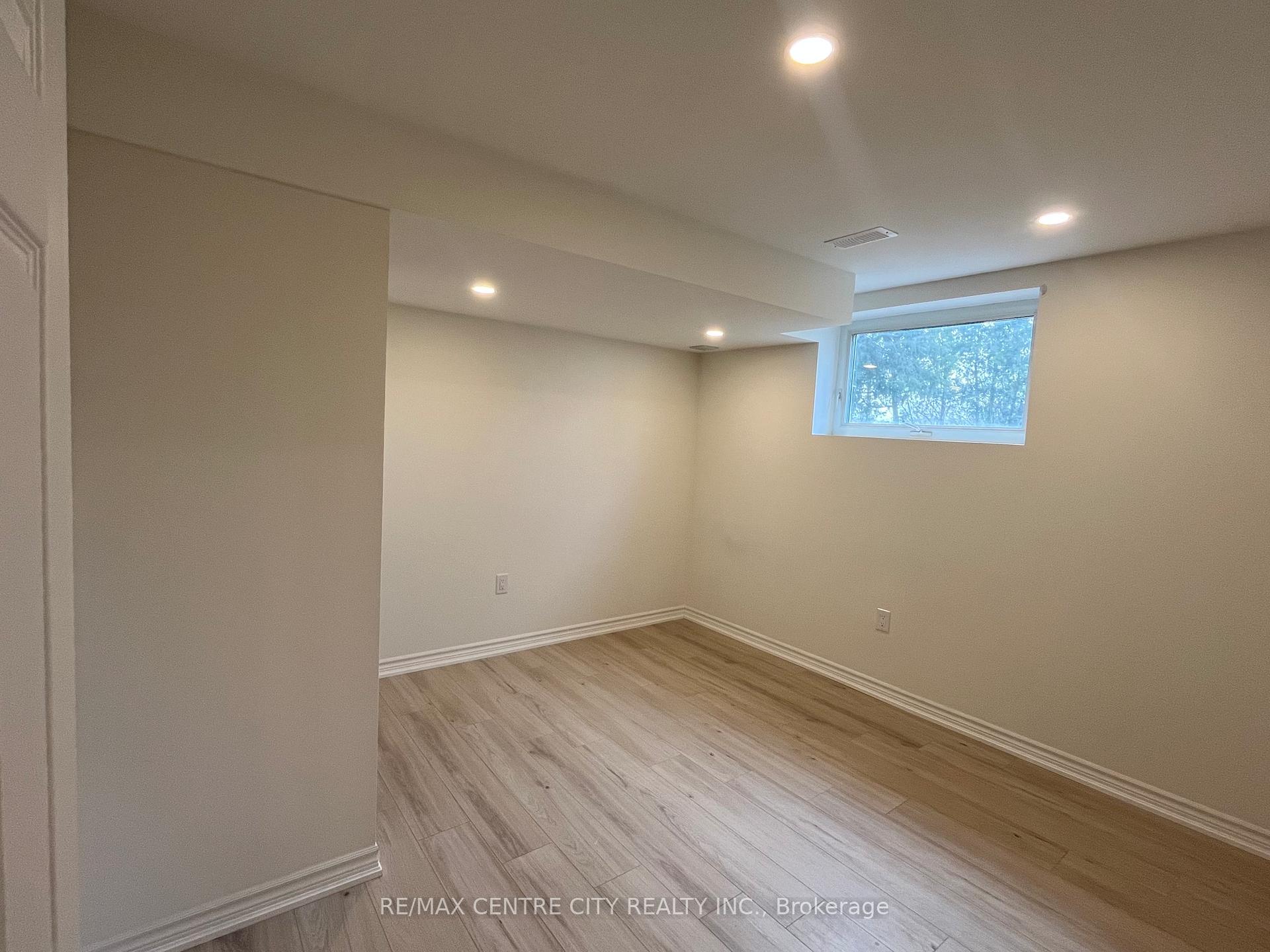 Photo 9 of 154 Fairview Avenue, St. Thomas — HOMEH