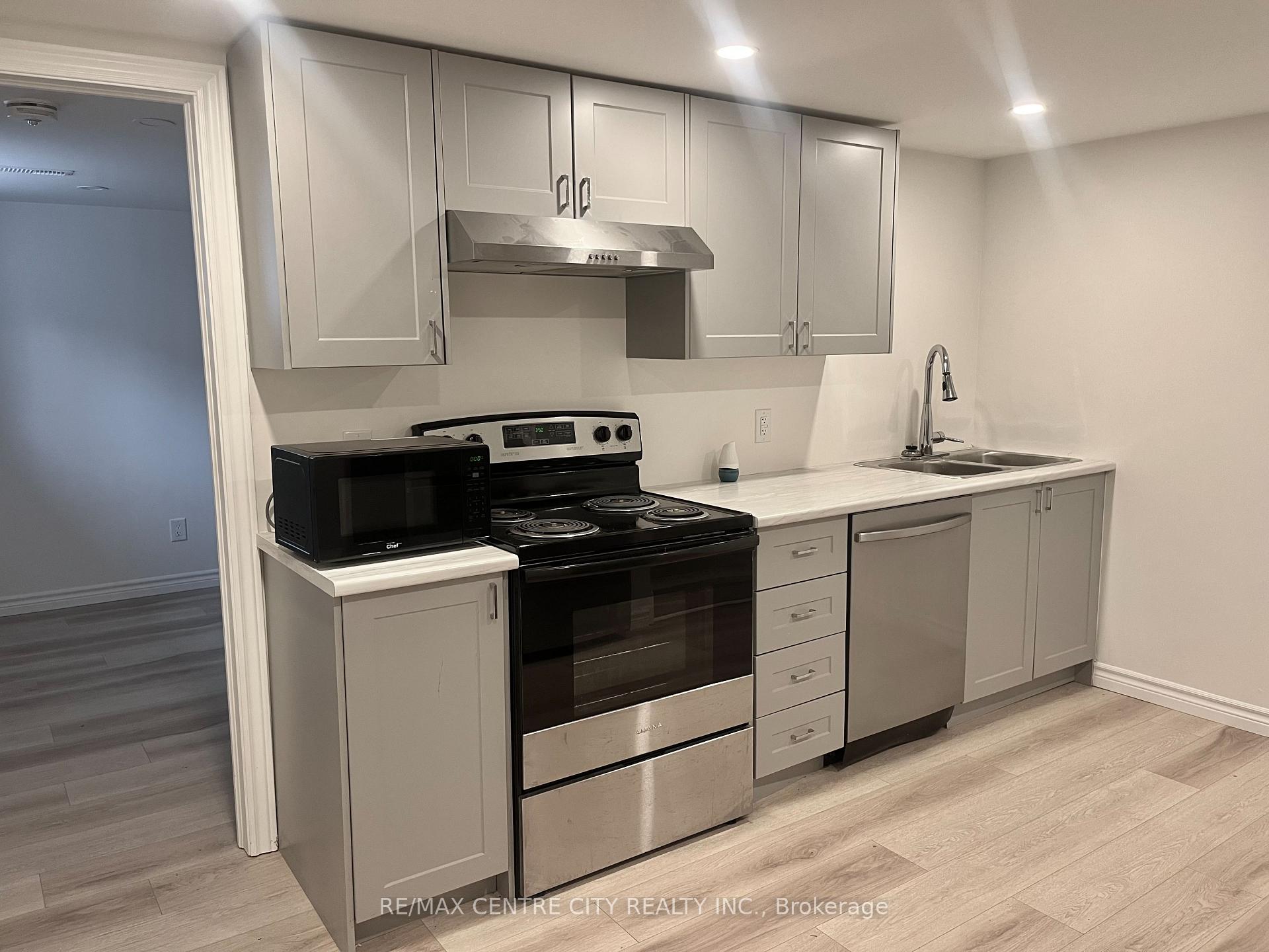 Photo 10 of 154 Fairview Avenue, St. Thomas — HOMEH