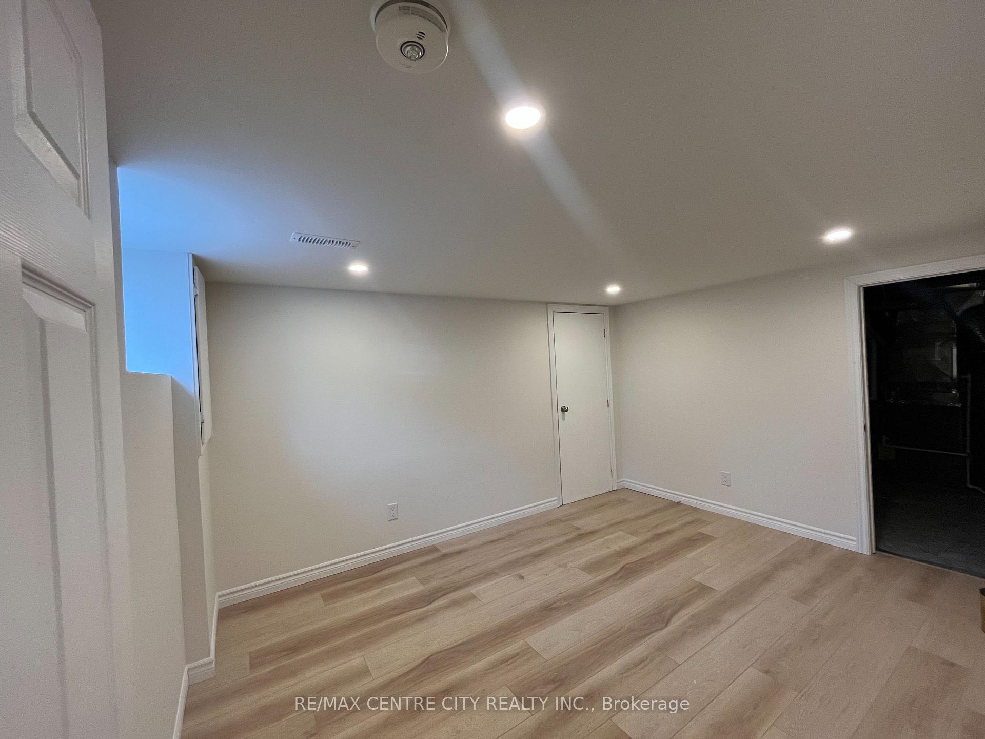 Photo 12 of 154 Fairview Avenue, St. Thomas — HOMEH