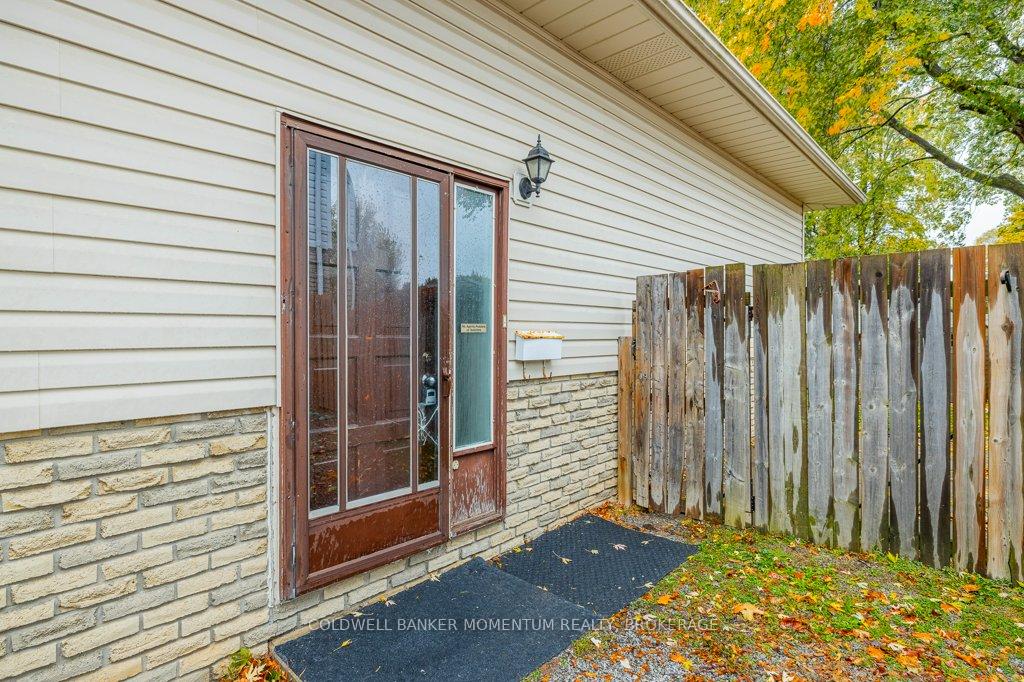 Photo 4 of 14 Ventura Drive, St. Catharines, Haig — HOMEH