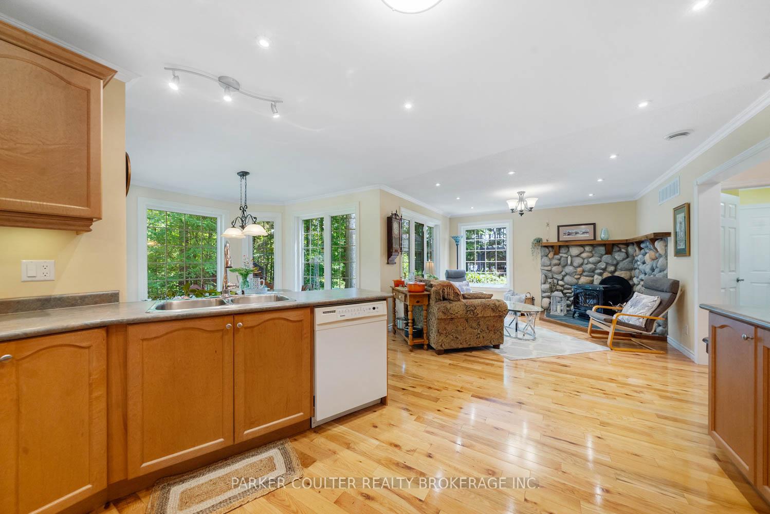 Photo 12 of 29 Robert Boulevard, Springwater, Hillsdale — HOMEH
