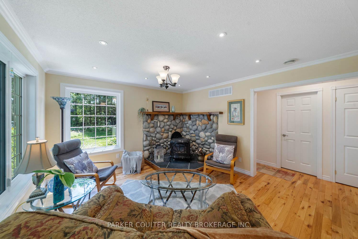 Photo 13 of 29 Robert Boulevard, Springwater, Hillsdale — HOMEH