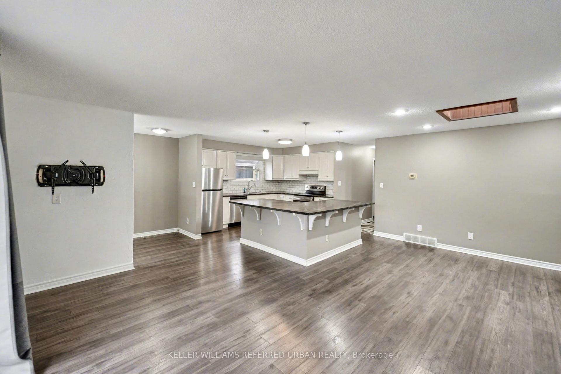 Photo 4 of 4 Deborah Court, St. Catharines, Secord Woods — HOMEH